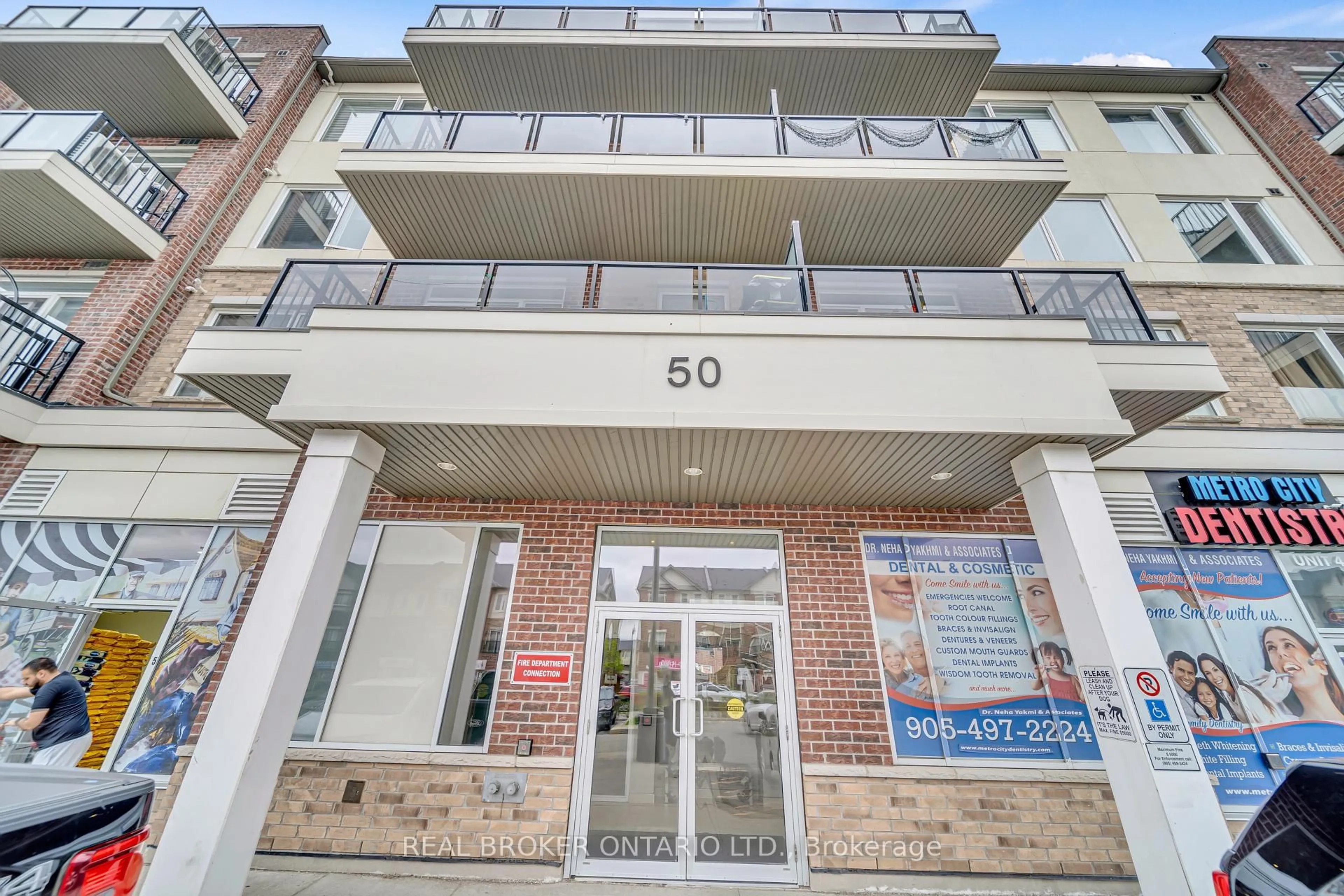 Indoor foyer for 50 Sky Harbour Dr #219, Brampton Ontario L7A 0A1