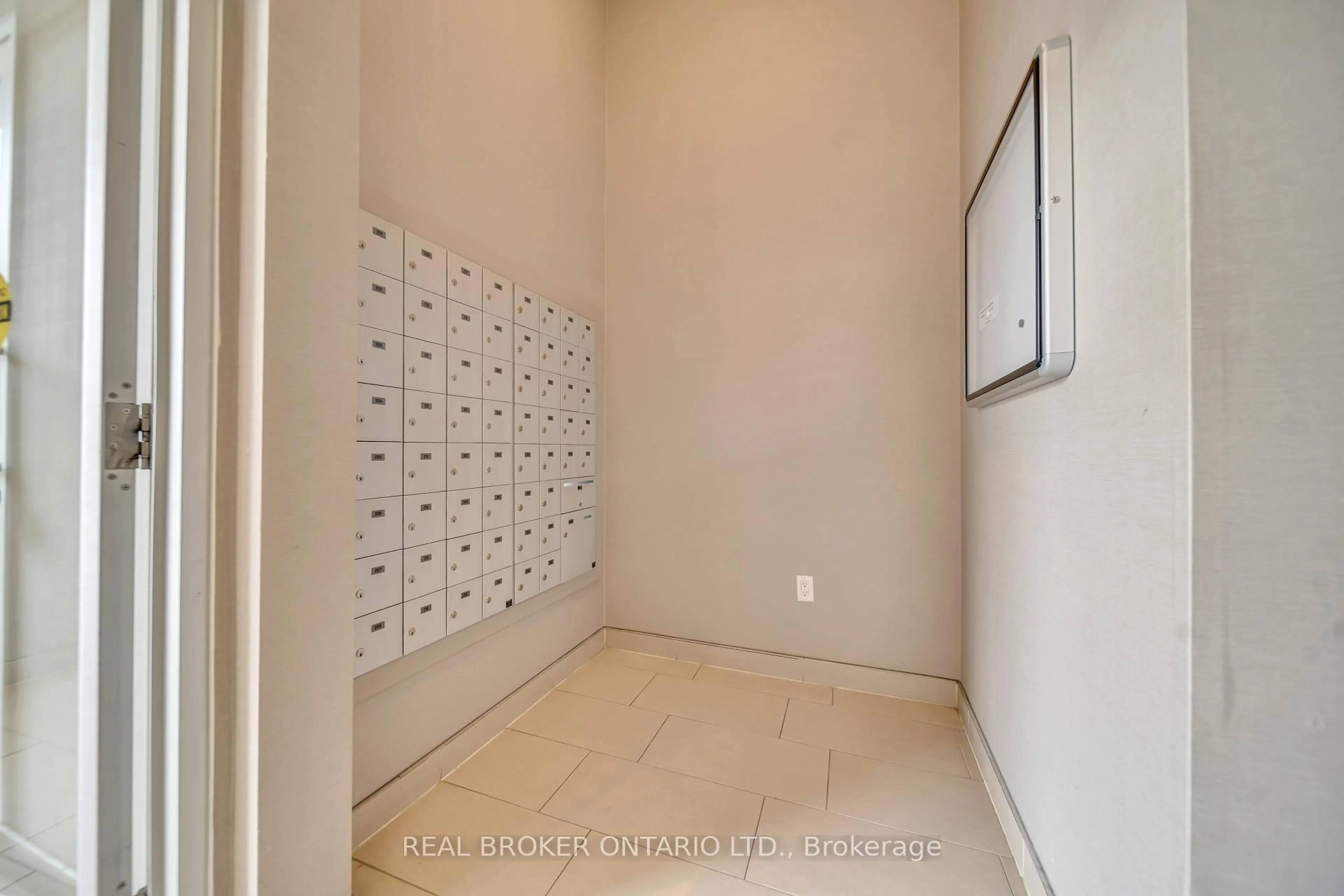 Storage room or clothes room or walk-in closet for 50 Sky Harbour Dr #219, Brampton Ontario L7A 0A1