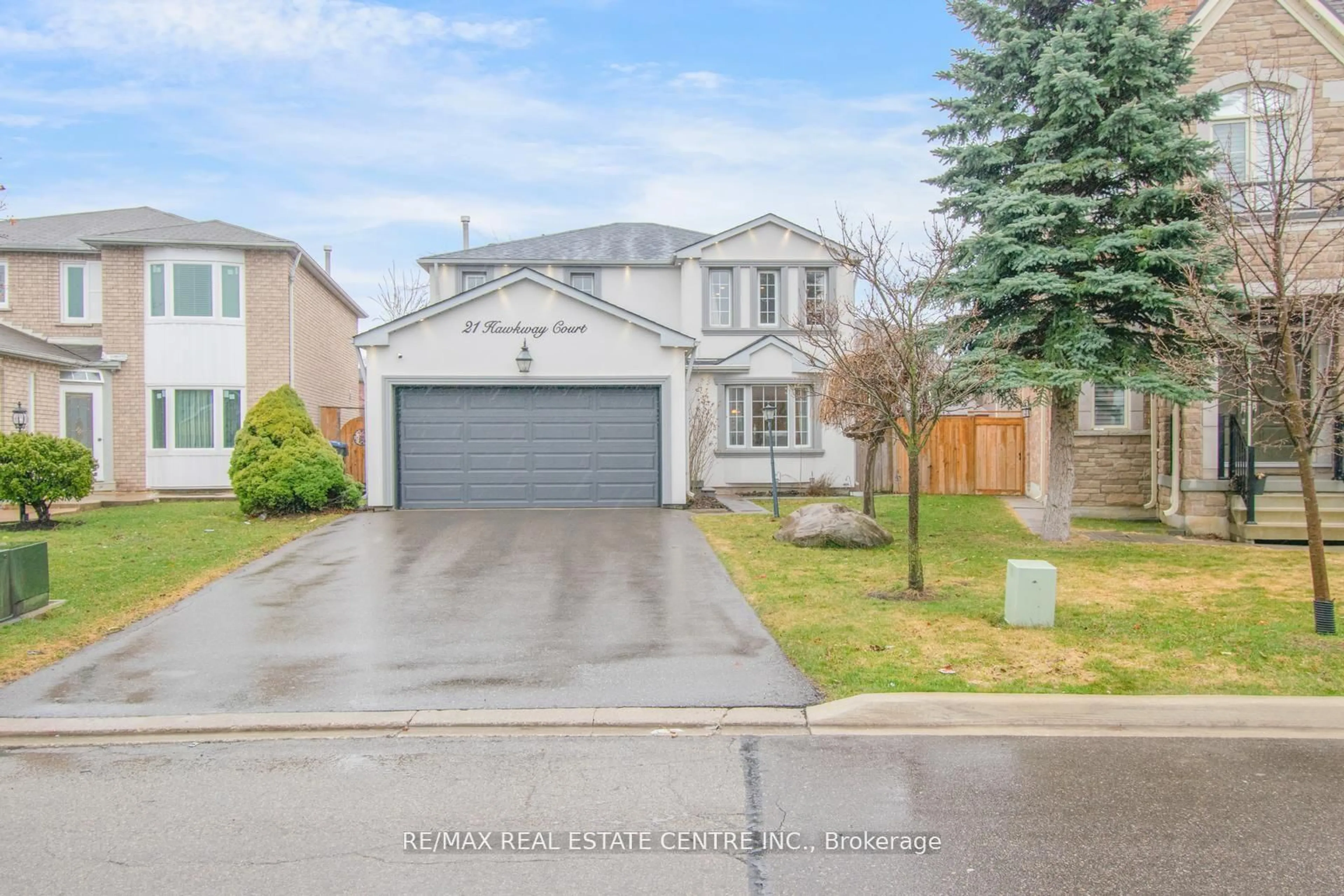 A pic from outside/outdoor area/front of a property/back of a property/a pic from drone, street for 21 Hawkway Crt, Brampton Ontario L6Y 4K7