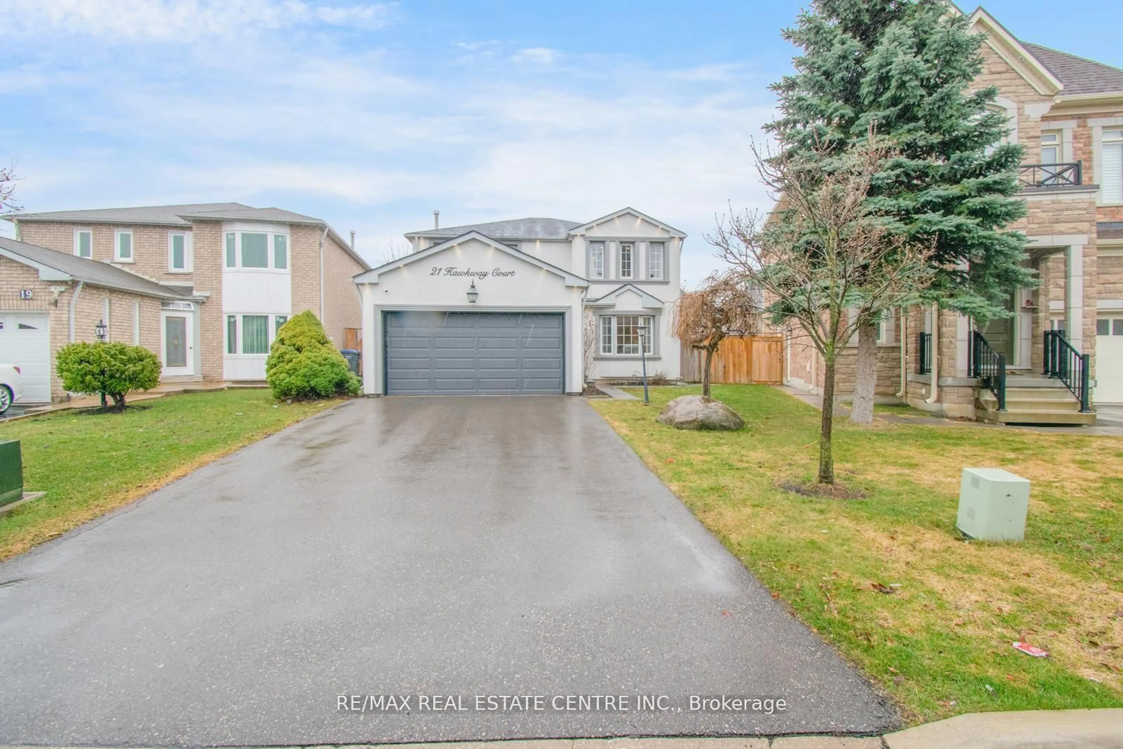 A pic from outside/outdoor area/front of a property/back of a property/a pic from drone, street for 21 Hawkway Crt, Brampton Ontario L6Y 4K7