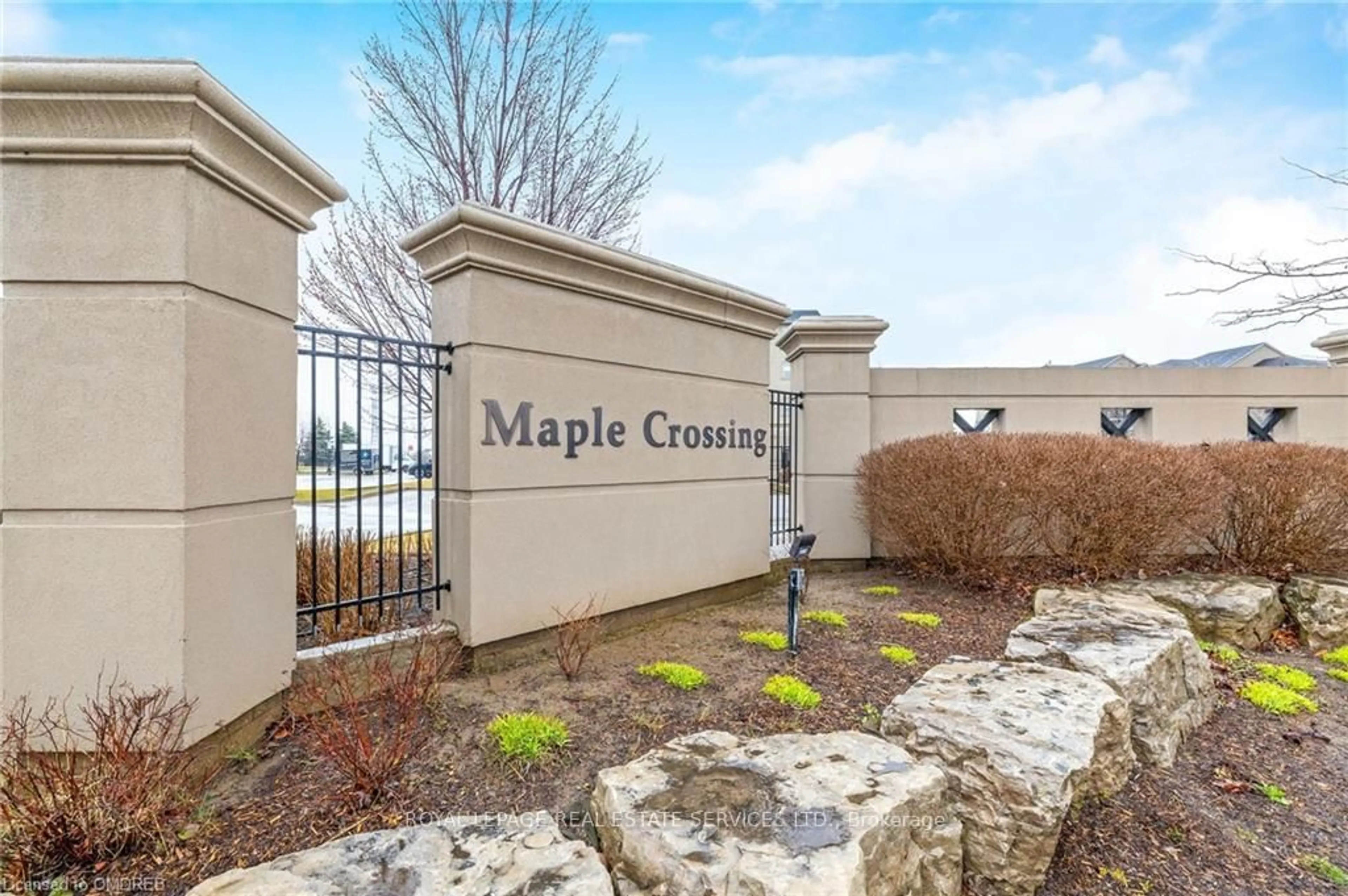 Indoor foyer for 1483 Maple Ave #409, Milton Ontario L9T 0B6