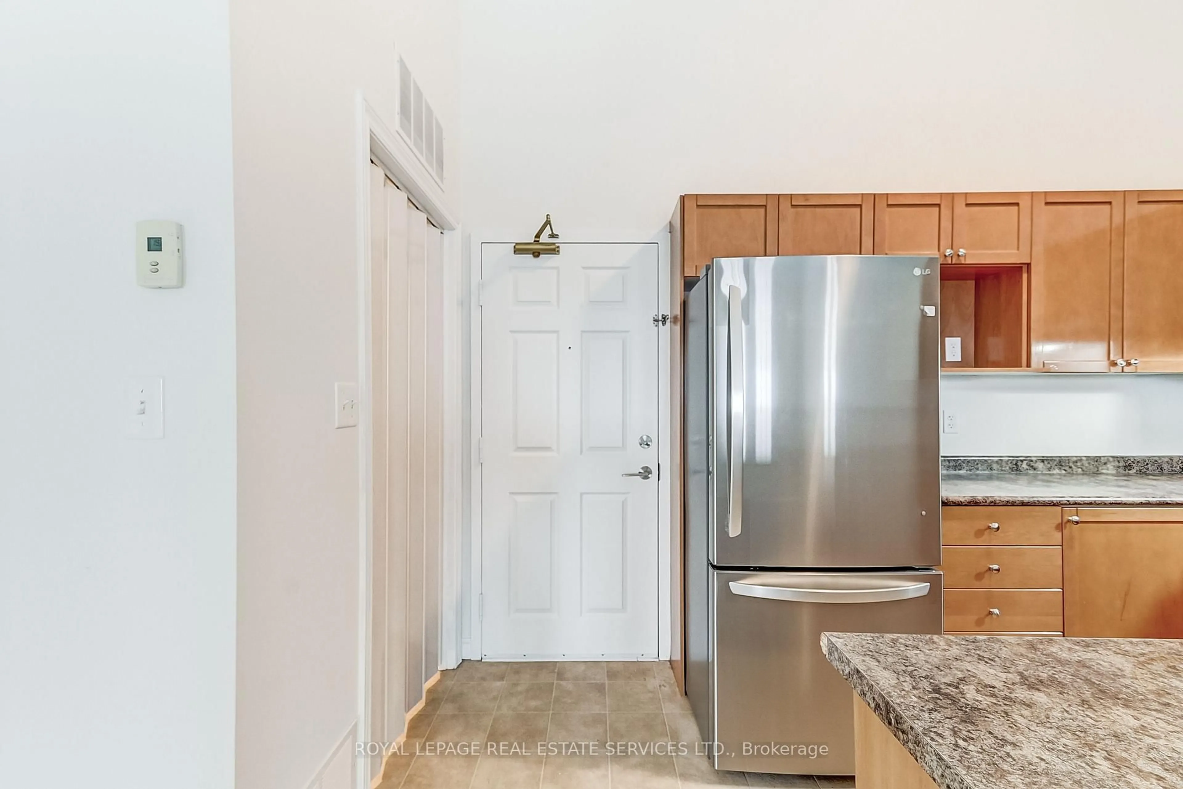 Standard kitchen, unknown for 1483 Maple Ave #409, Milton Ontario L9T 0B6