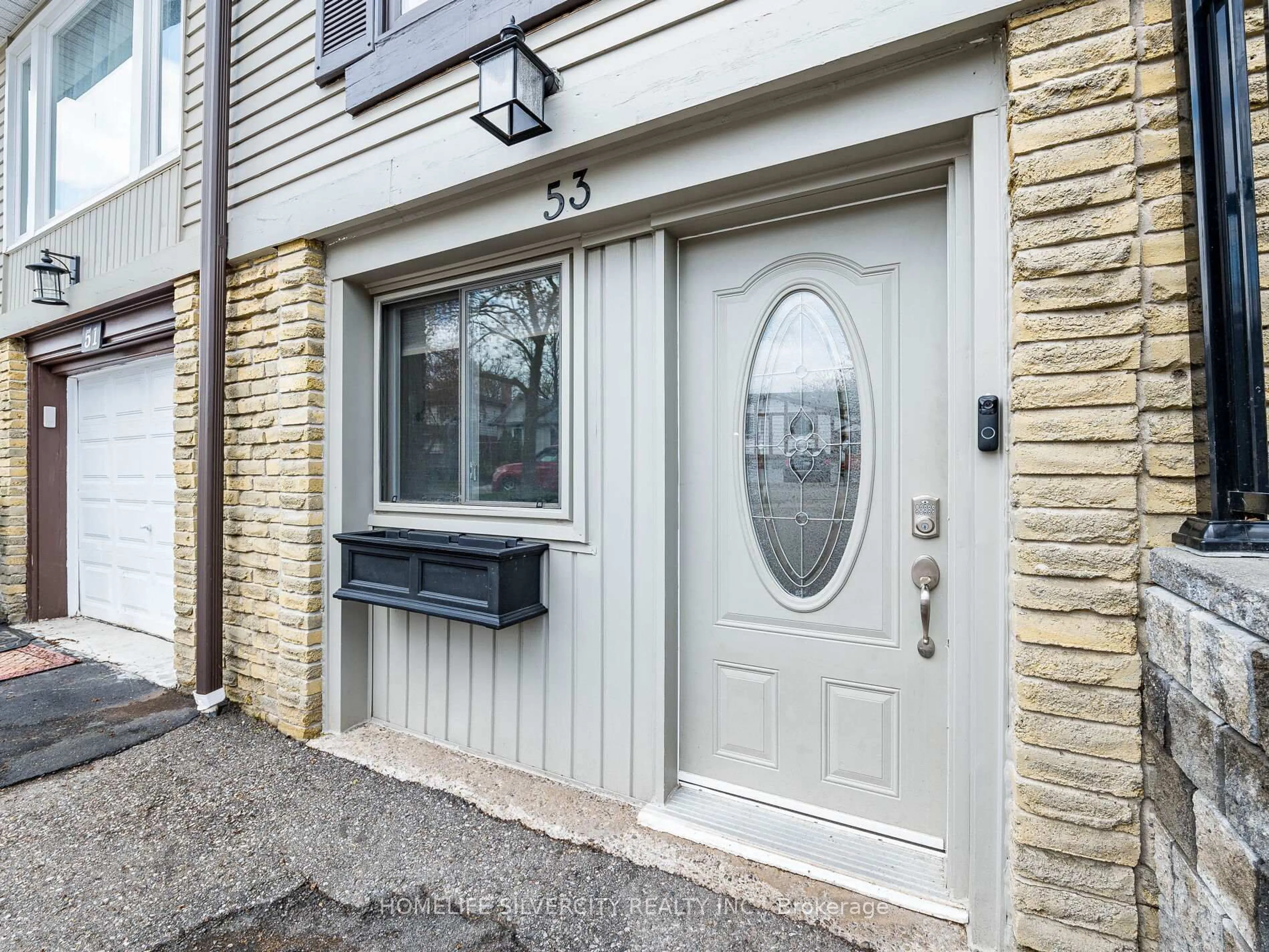 Indoor entryway for 53 Charters Rd, Brampton Ontario L6V 2S7