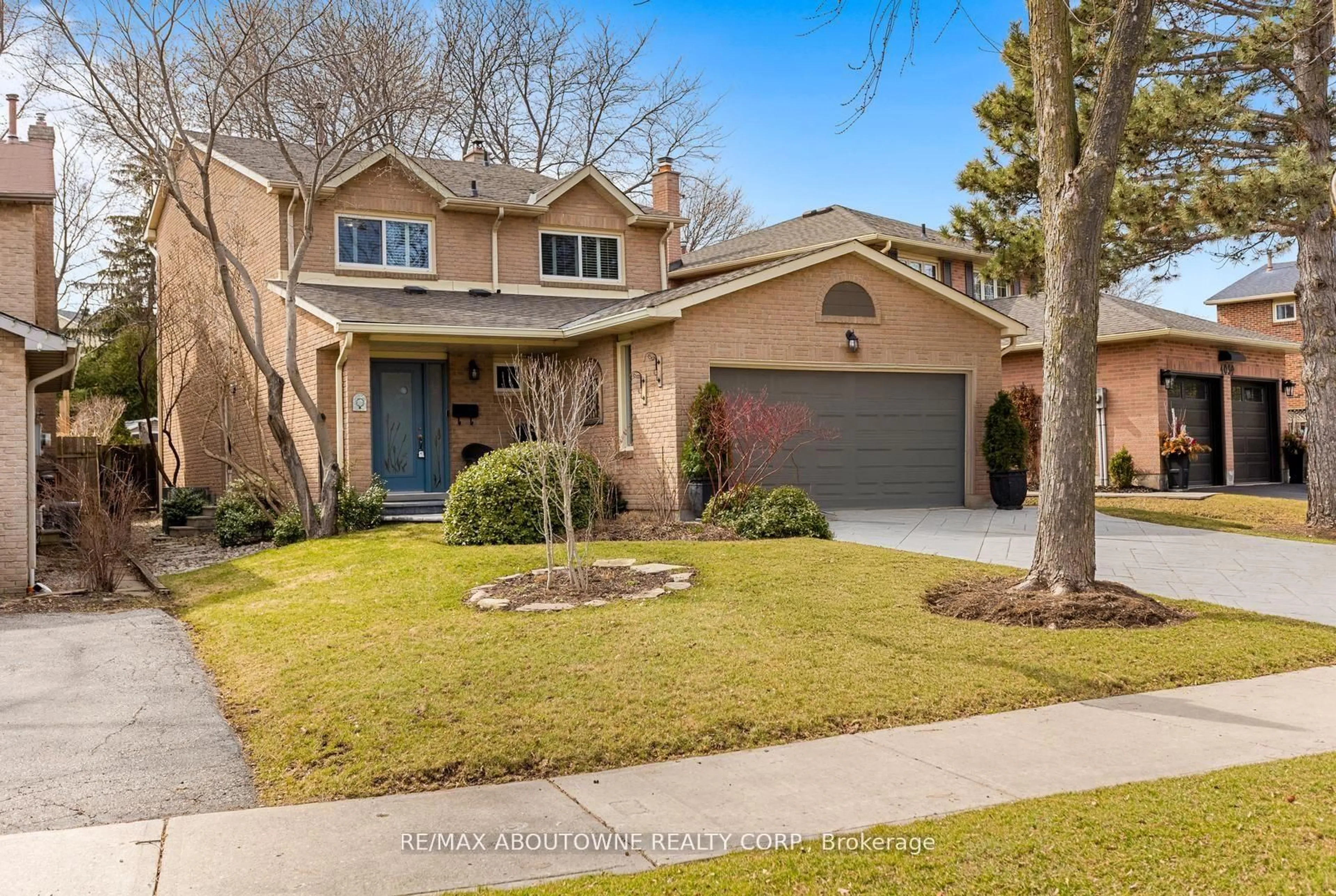 Home with brick exterior material, street for 4043 Trapper Cres, Mississauga Ontario L5L 3A7