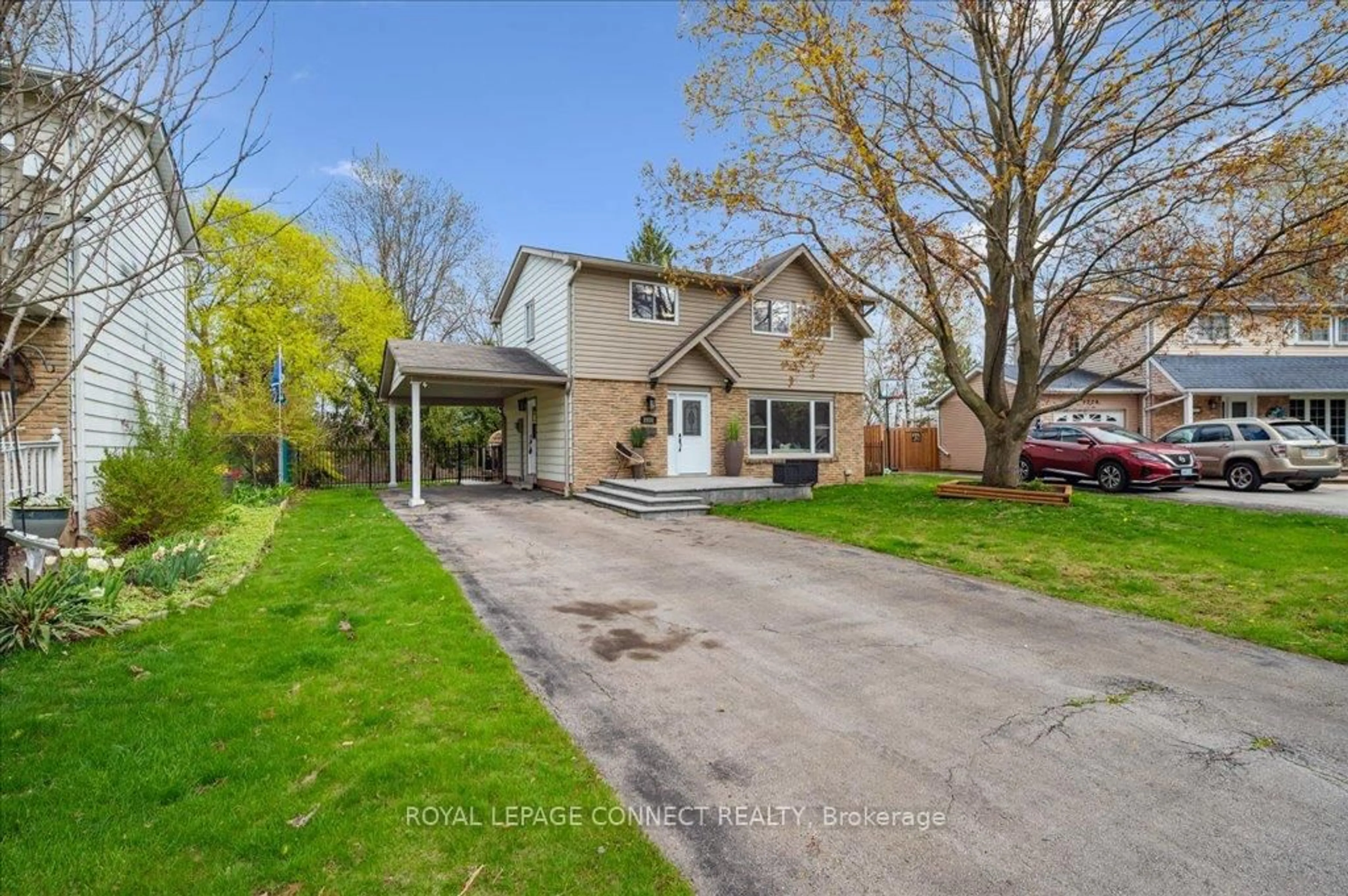 A pic from outside/outdoor area/front of a property/back of a property/a pic from drone, street for 2231 Ingersoll Dr, Burlington Ontario L7P 3L1