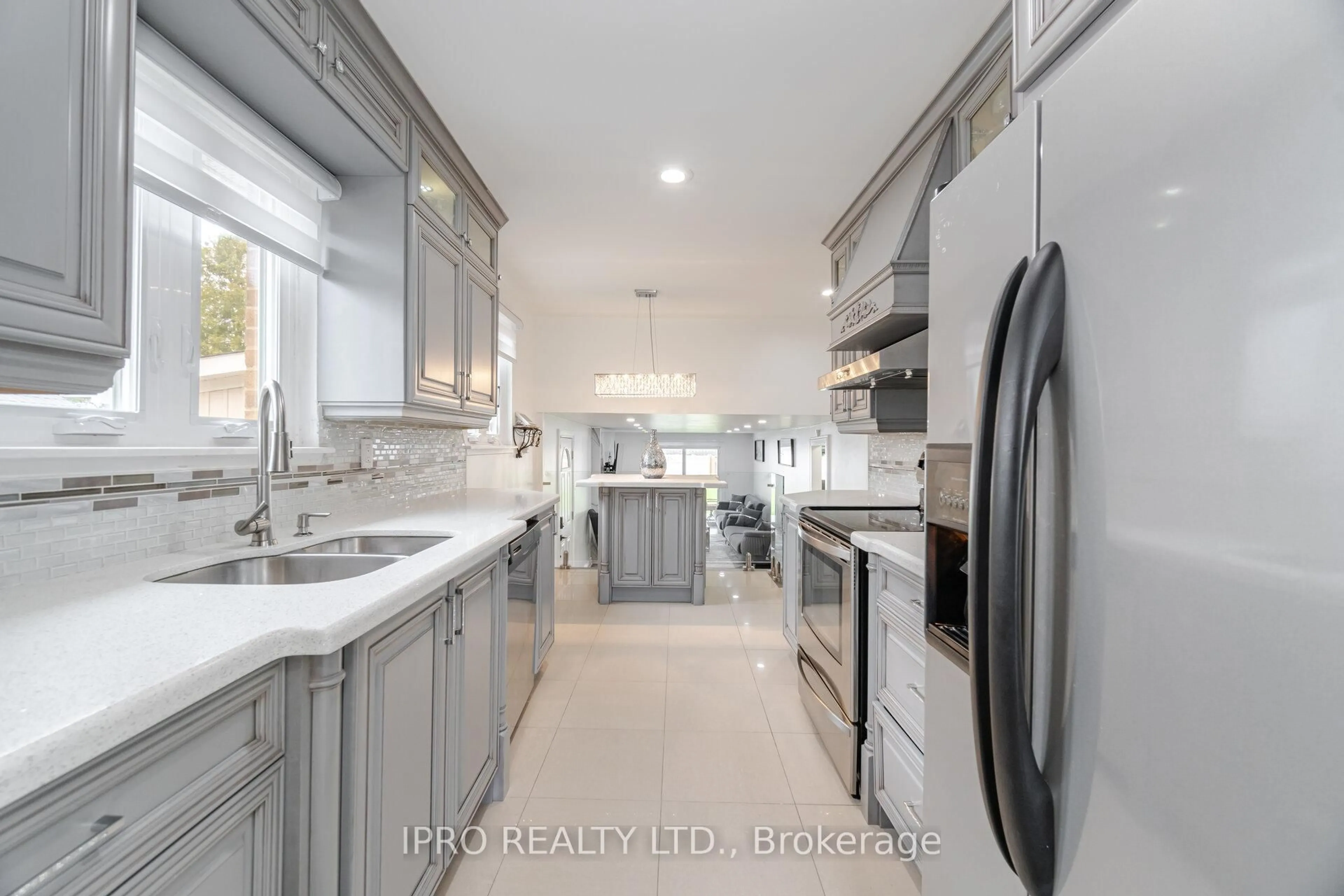 Contemporary kitchen, ceramic/tile floor for 1625 Wavell Cres, Mississauga Ontario L4X 1X2