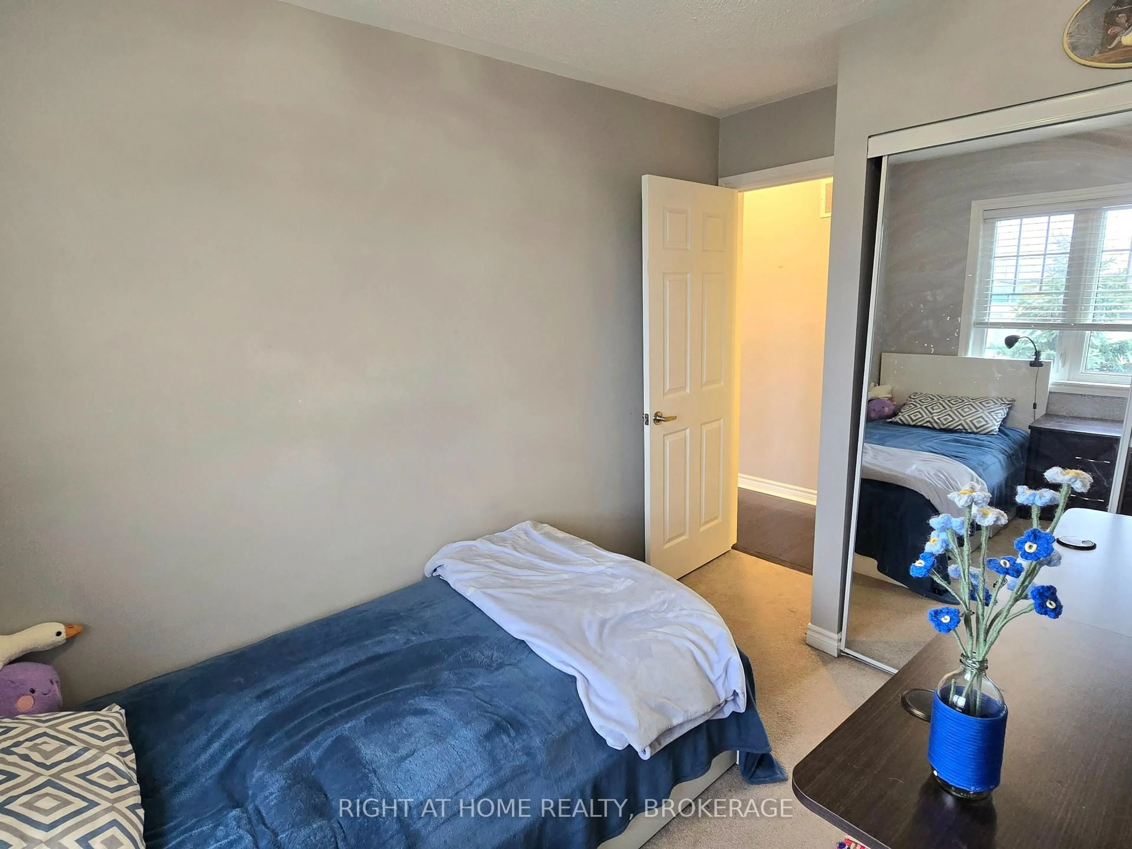 A pic of a room for 2441 Coho Way, Oakville Ontario L6M 0G7