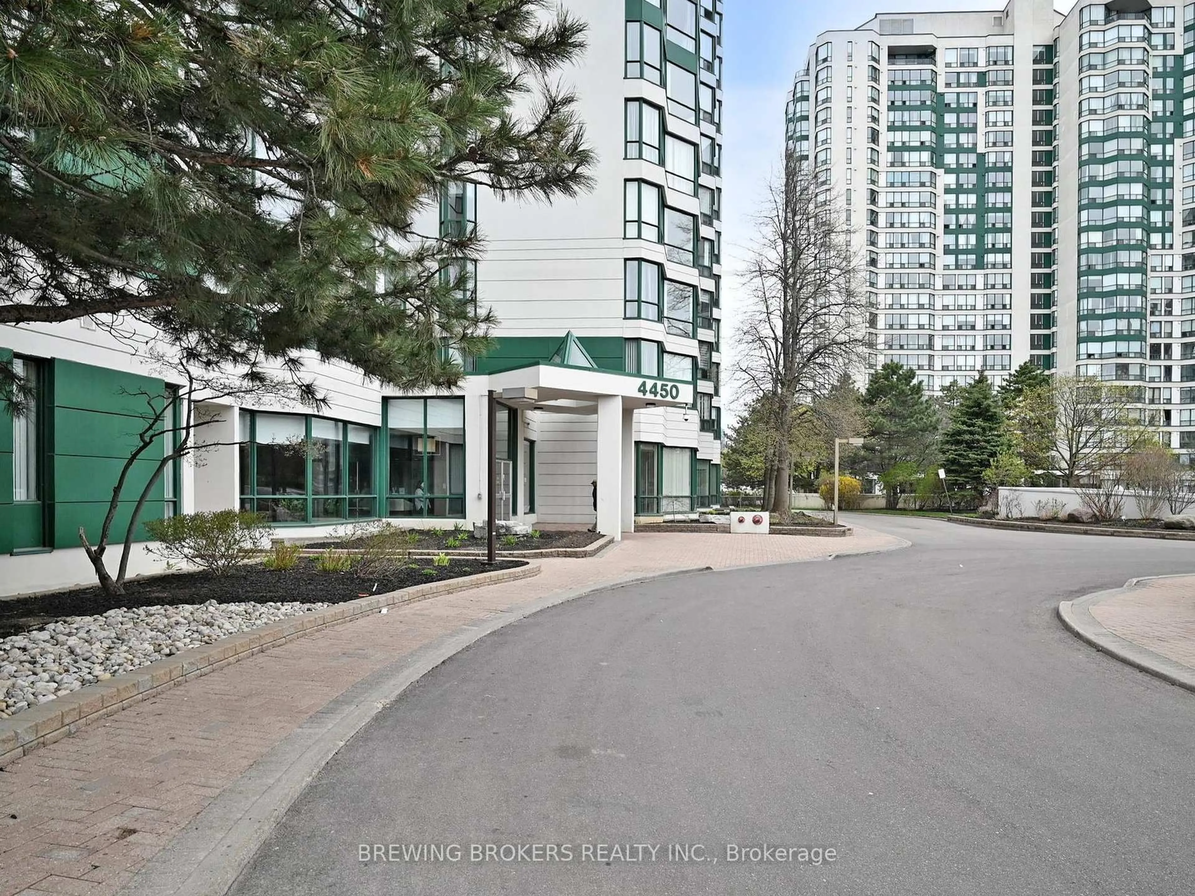 Indoor foyer for 4450 Tucana Crt #204, Mississauga Ontario L5R 3R4