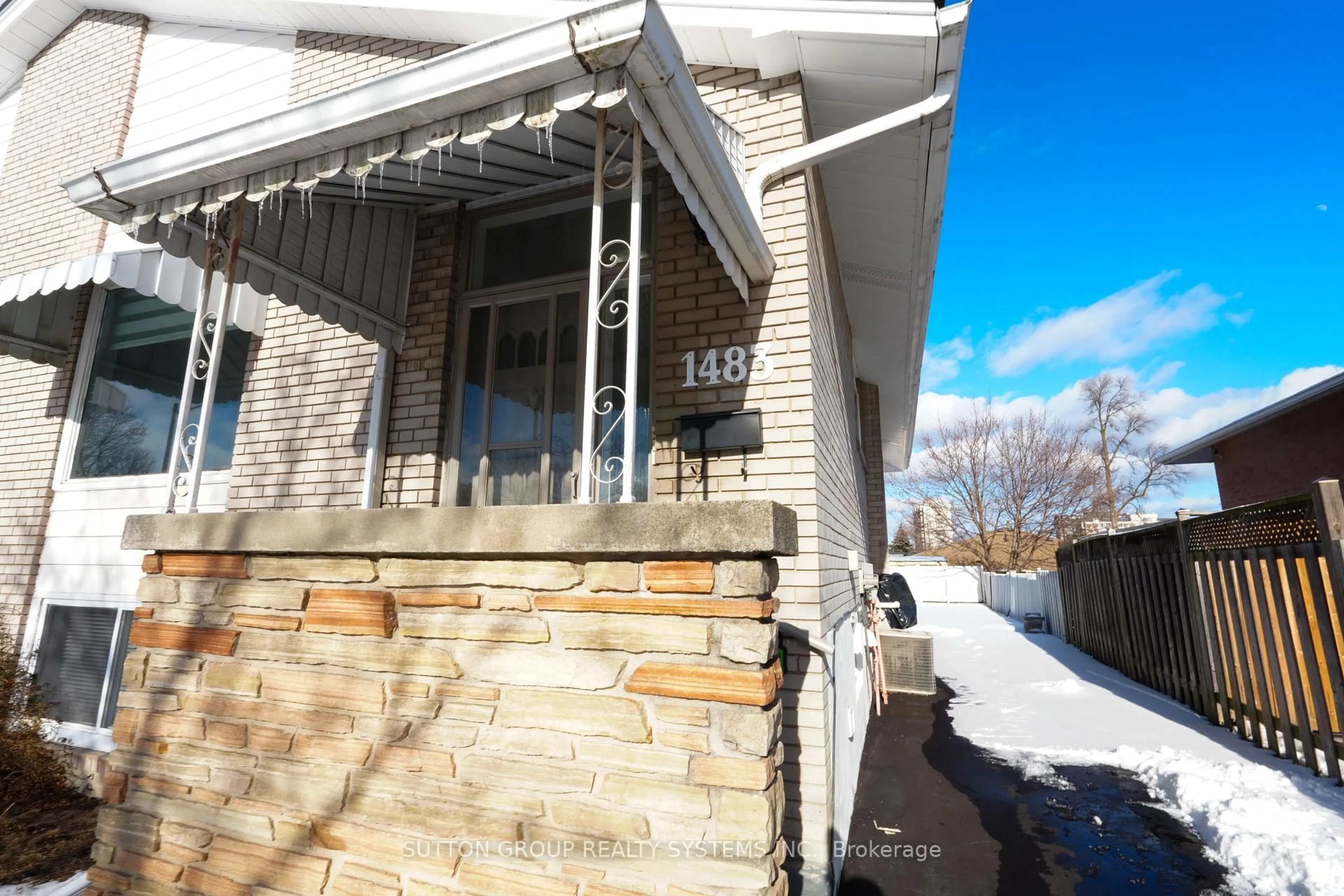 Unknown for 1483 Sandgate Cres, Mississauga Ontario L5J 2E3