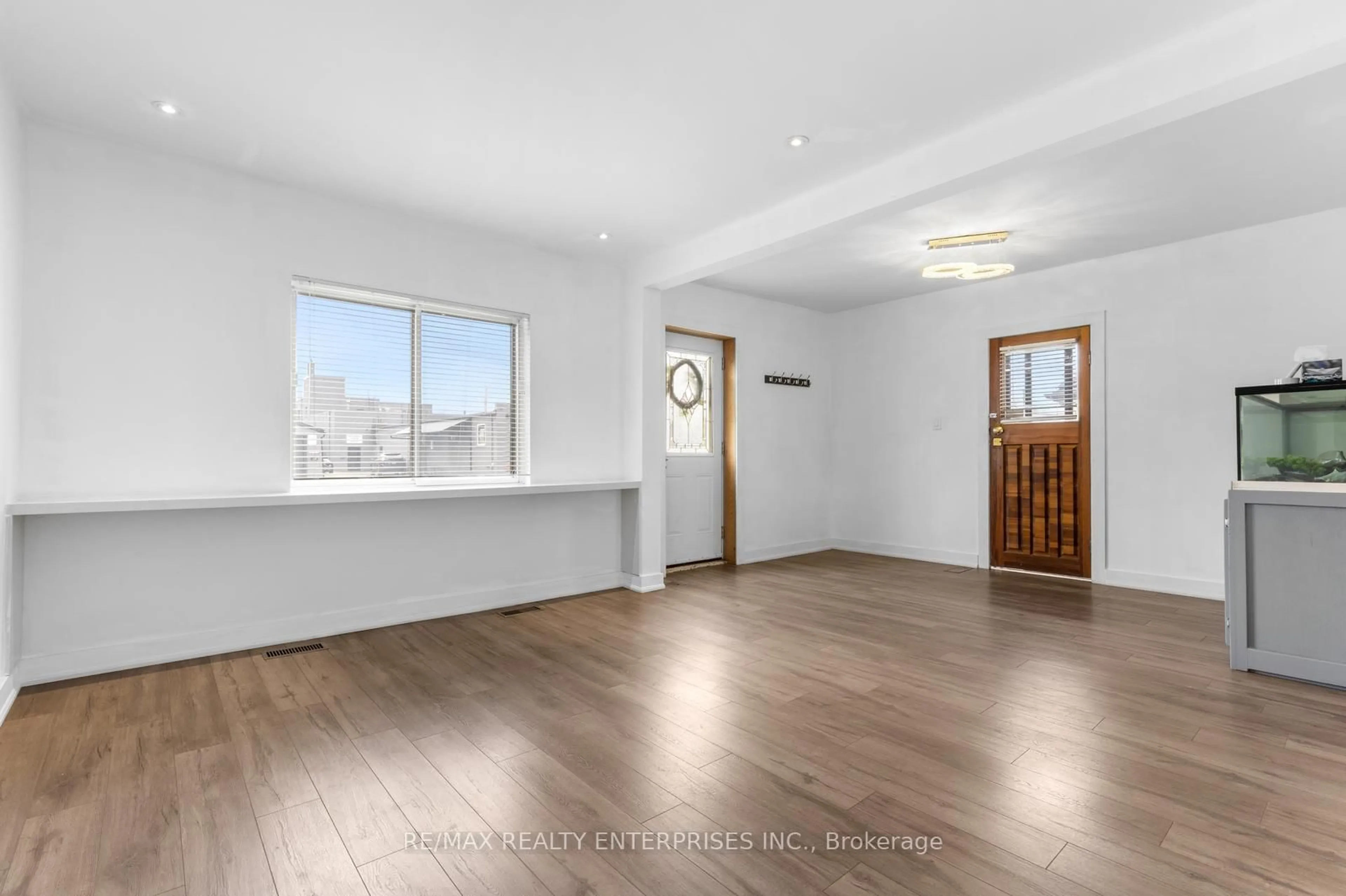 Unknown for 1099 Ogden Ave, Mississauga Ontario L5E 2G7