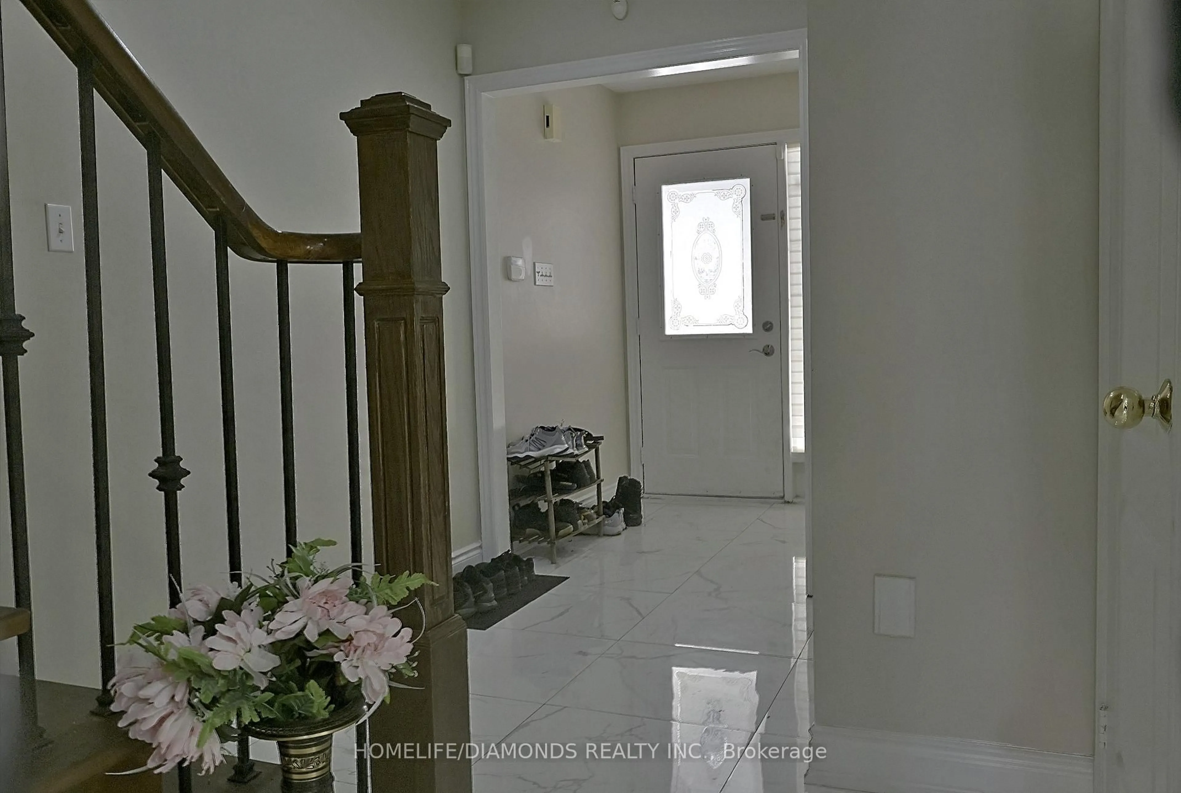 Indoor foyer for 25 GOLDEN EAGLE Rd, Brampton Ontario L6R 1Z4