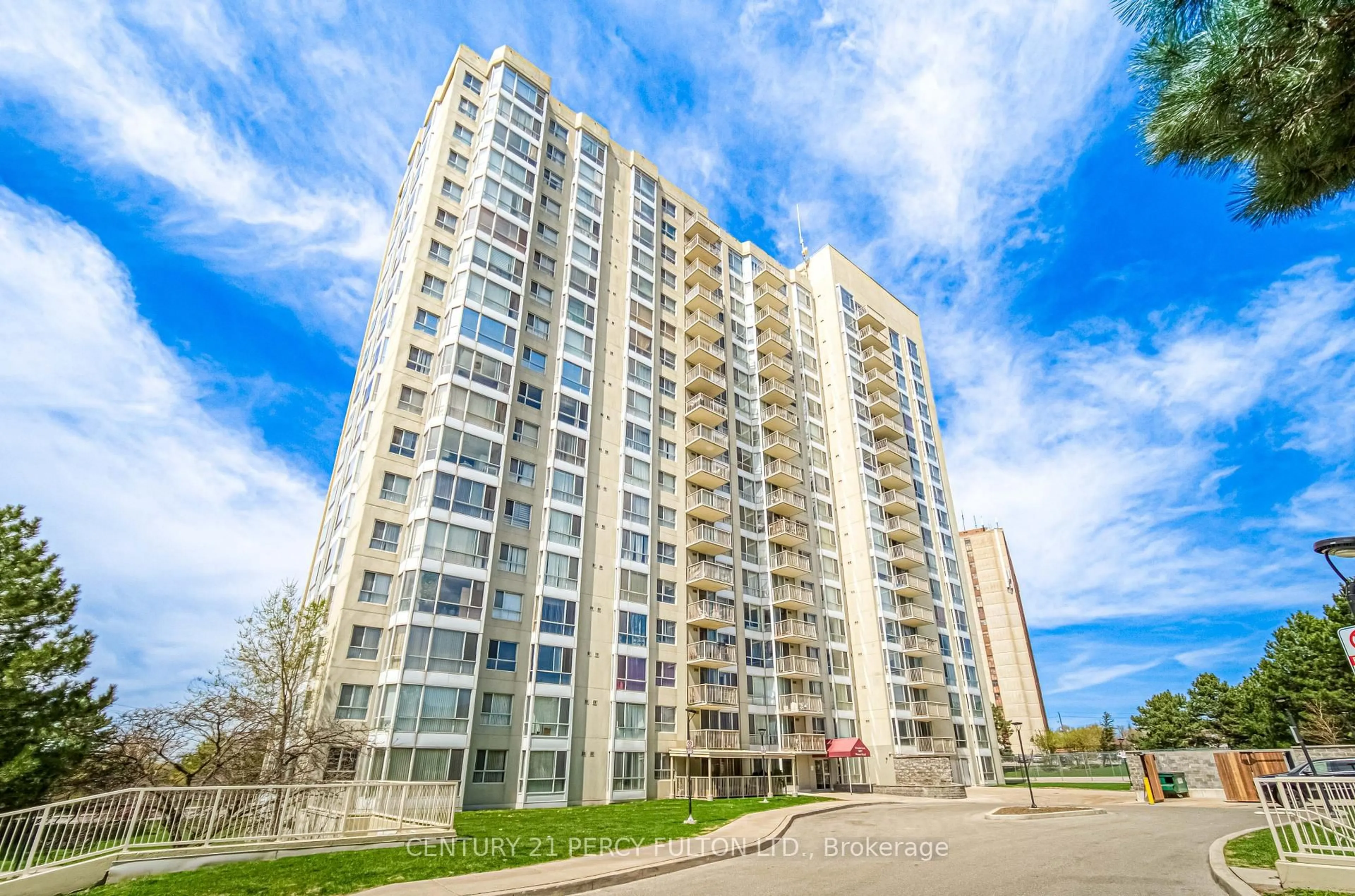 A pic from outside/outdoor area/front of a property/back of a property/a pic from drone, building for 3077 Weston Rd #2009, Toronto Ontario M9M 3A1