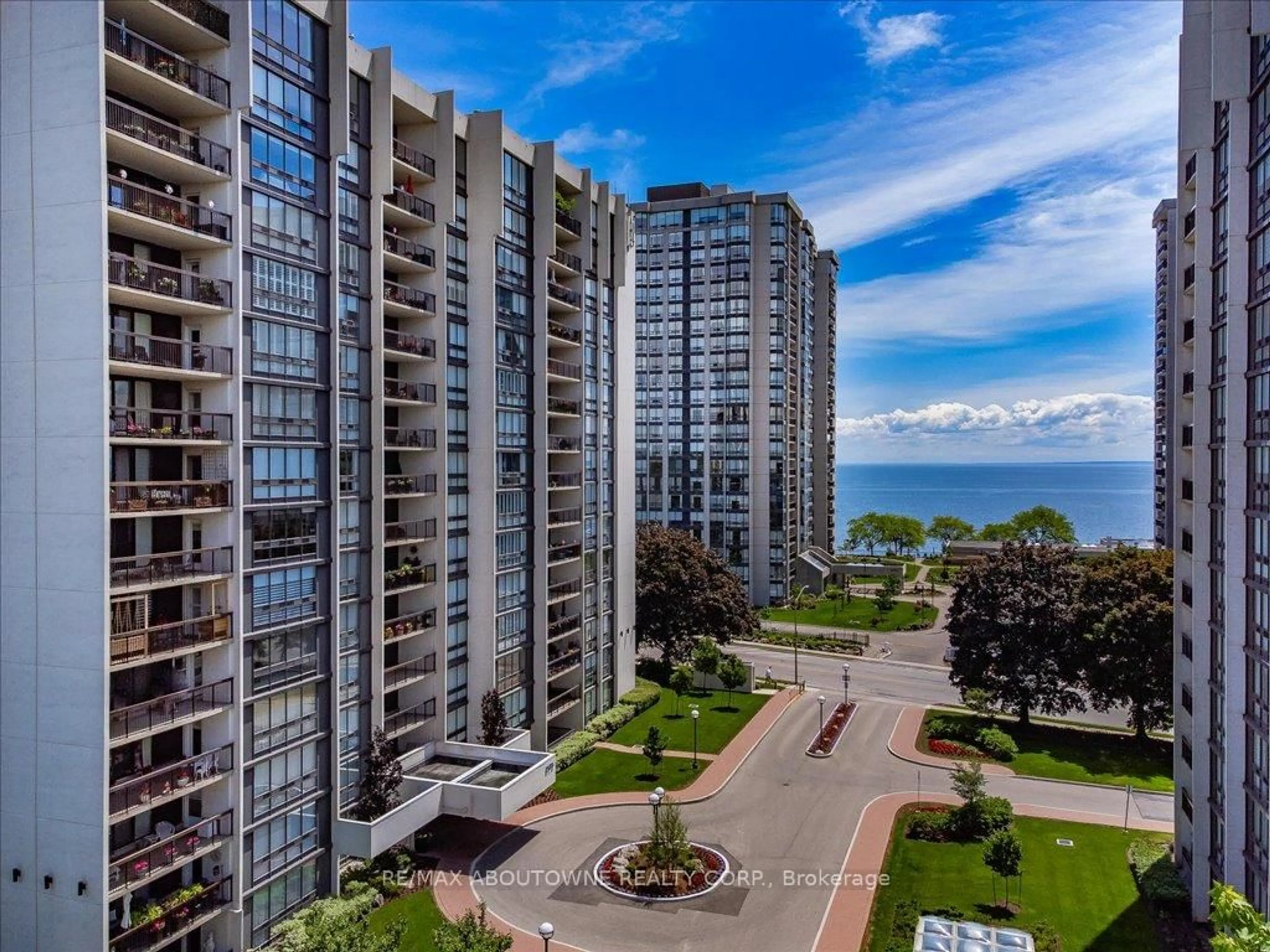 A pic from outside/outdoor area/front of a property/back of a property/a pic from drone, city buildings view from balcony for 2175 Marine Dr #1102, Oakville Ontario L6L 5L5