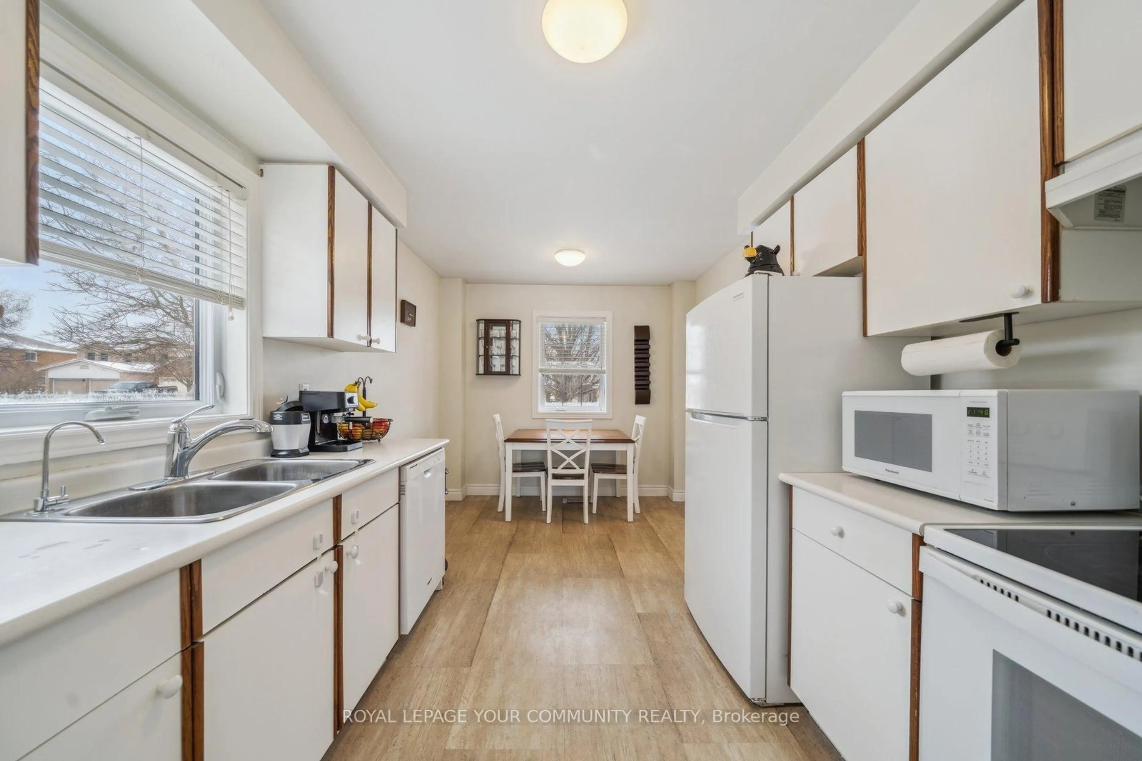 Standard kitchen, unknown for 50 Fieldgate Dr, Orangeville Ontario L9W 4R9