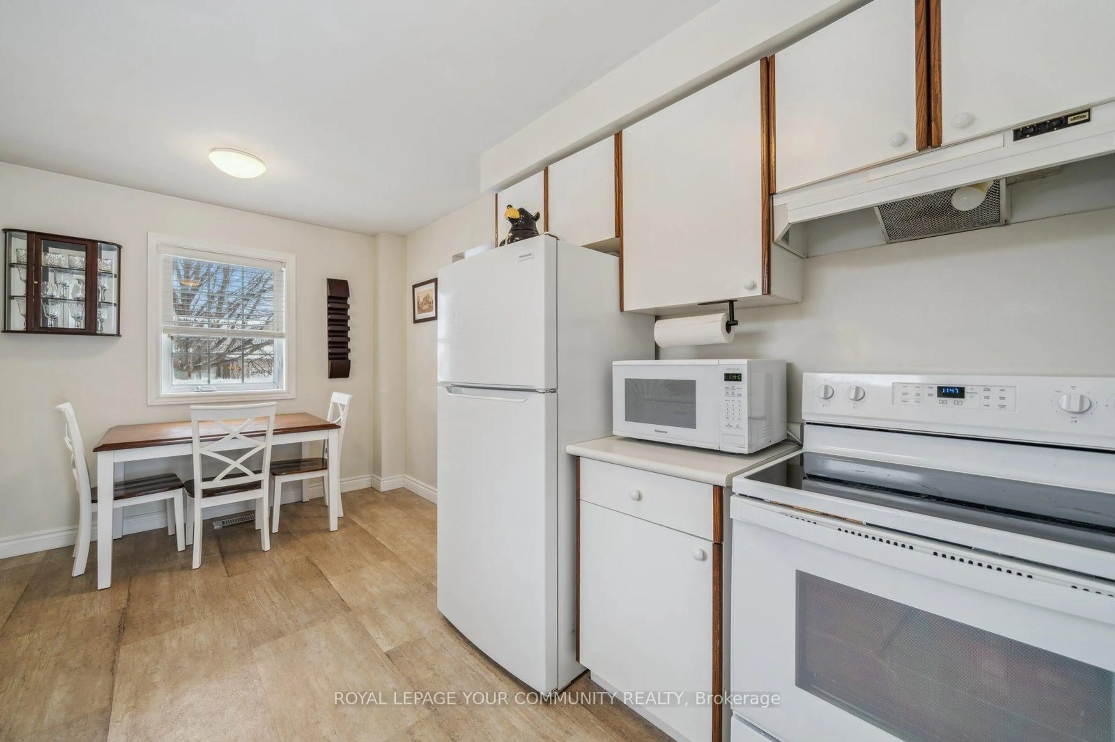 Standard kitchen, unknown for 50 Fieldgate Dr, Orangeville Ontario L9W 4R9