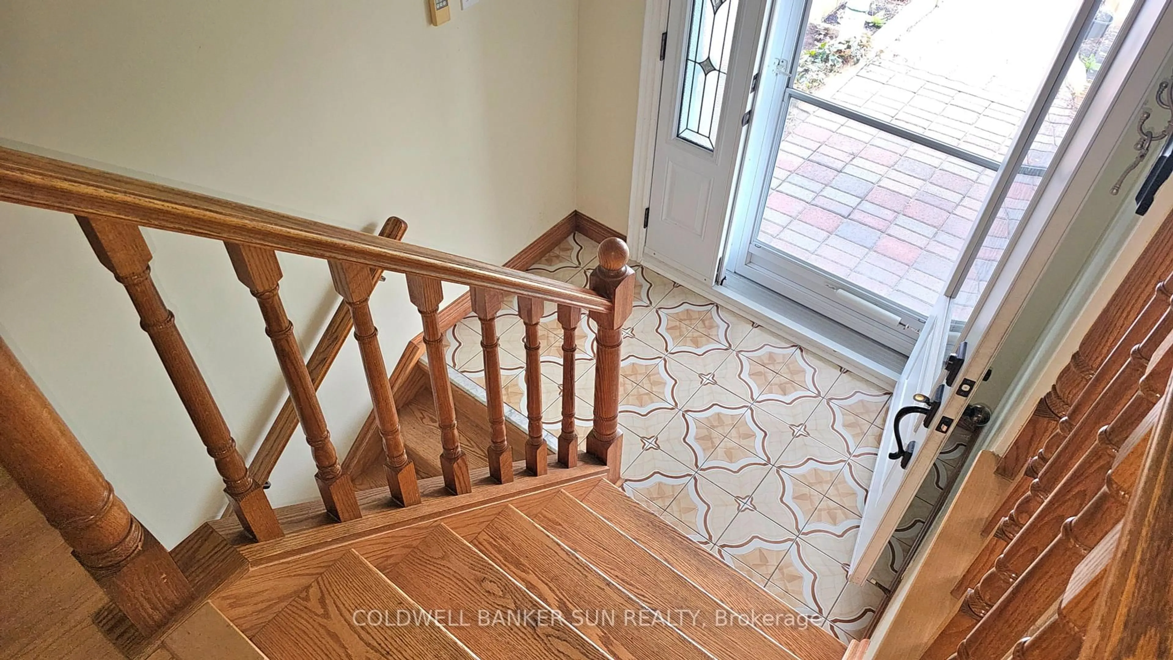 Indoor entryway for 7 Glenforest Rd, Brampton Ontario L6S 1L8