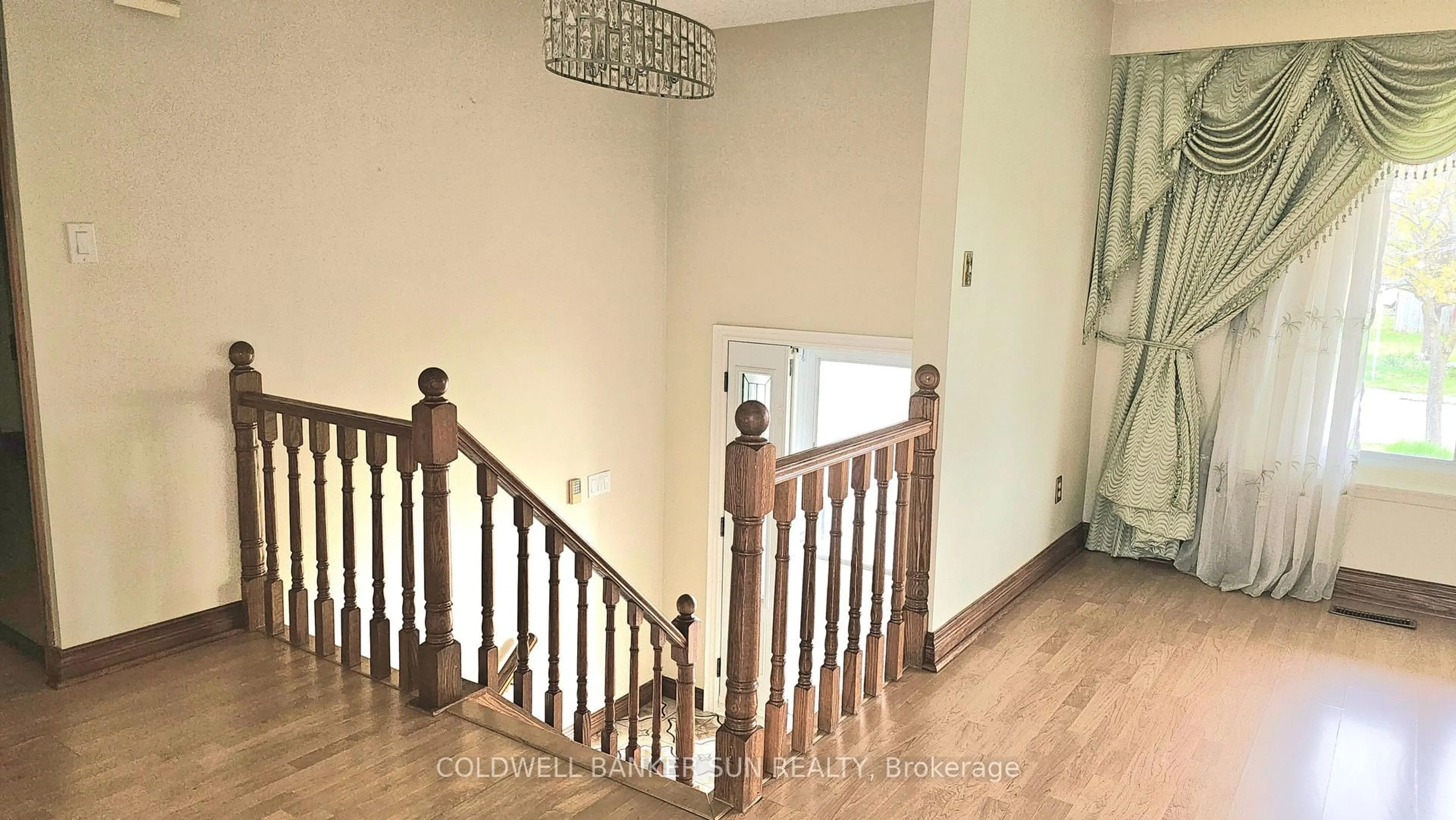 Indoor foyer for 7 Glenforest Rd, Brampton Ontario L6S 1L8