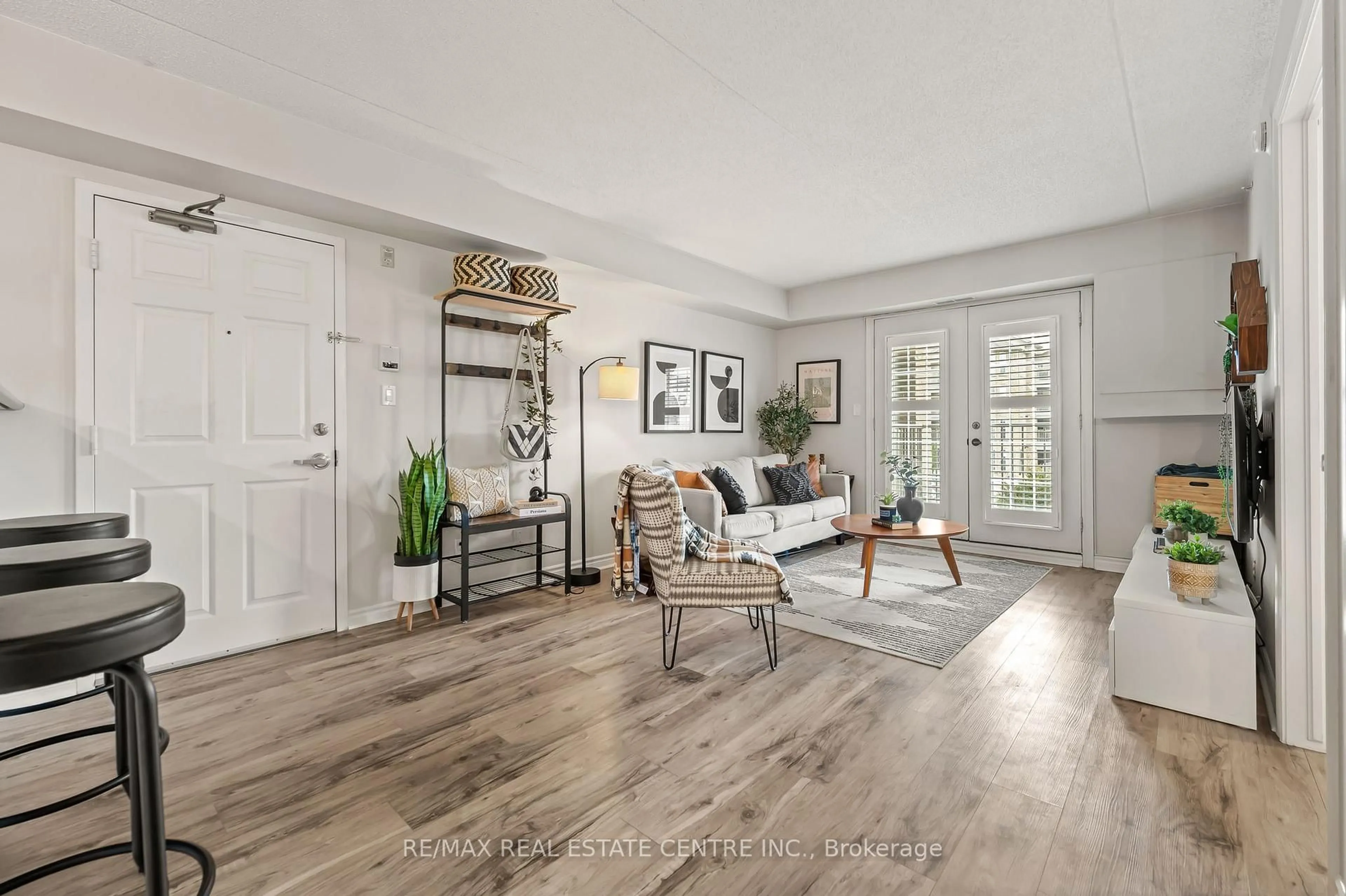 Living room with furniture, wood/laminate floor for 1440 Bishops Gate #204, Oakville Ontario L6M 4M9