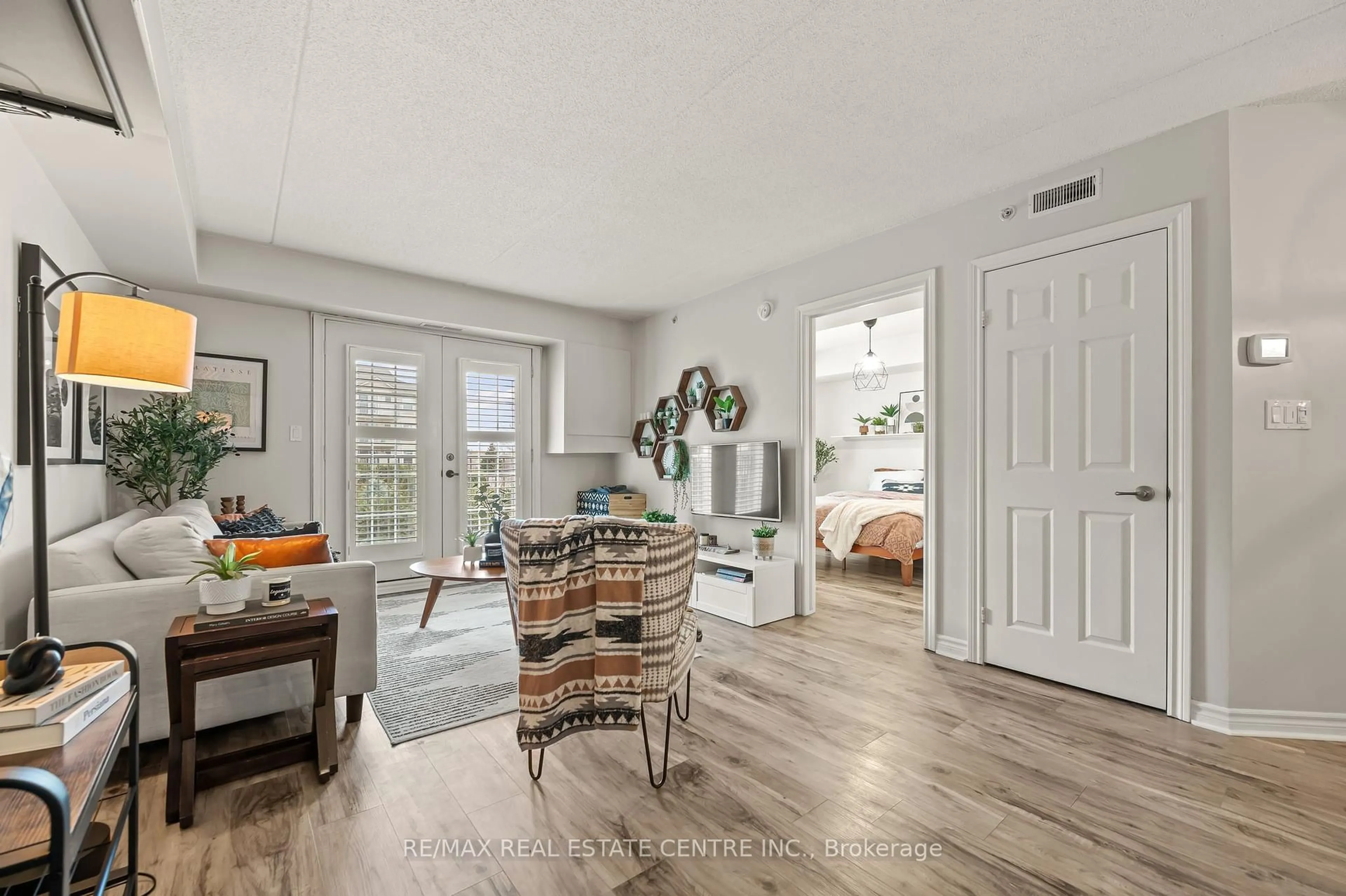 Living room with furniture, unknown for 1440 Bishops Gate #204, Oakville Ontario L6M 4M9