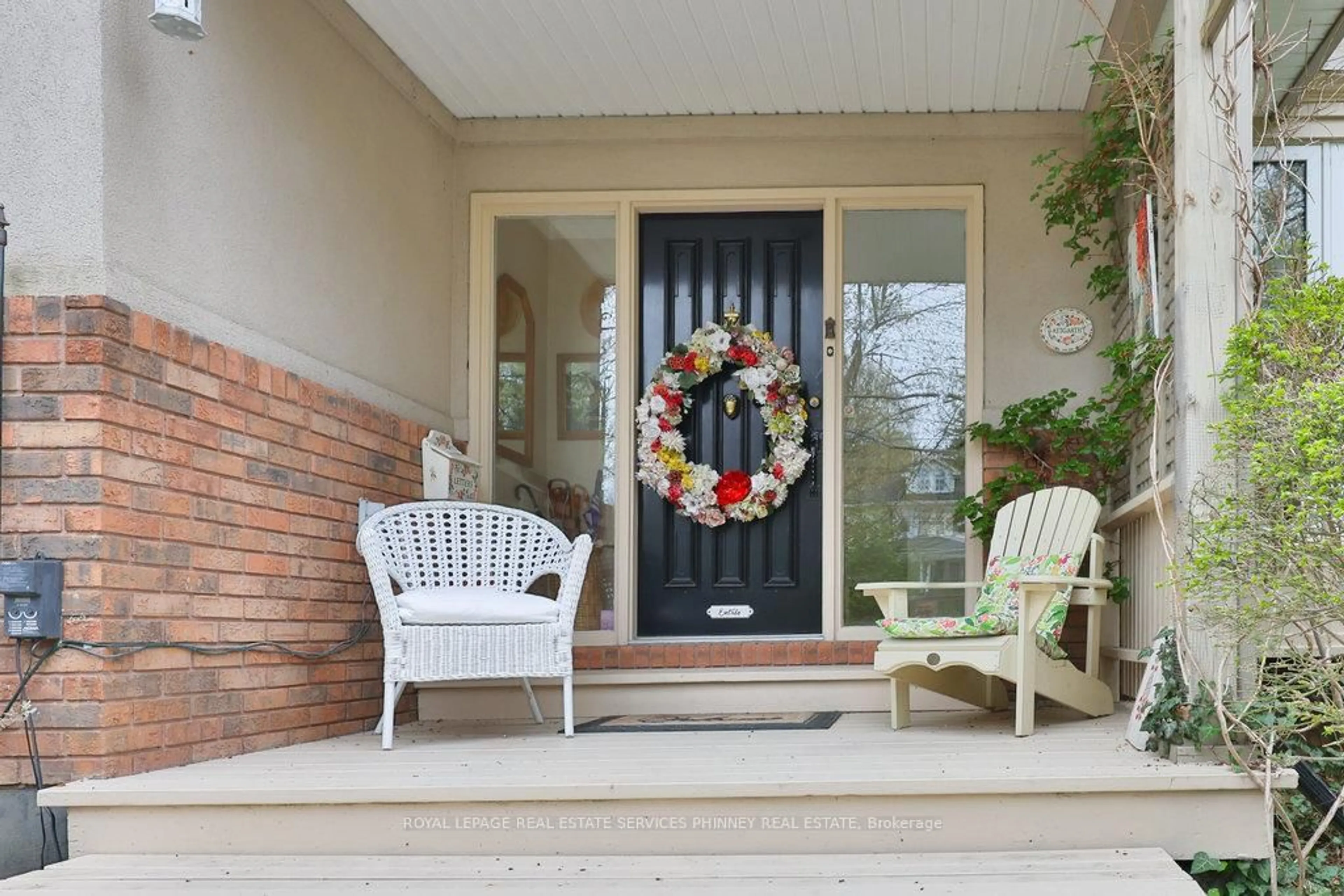 Indoor entryway for 117 Watson Ave, Oakville Ontario L6J 3T5