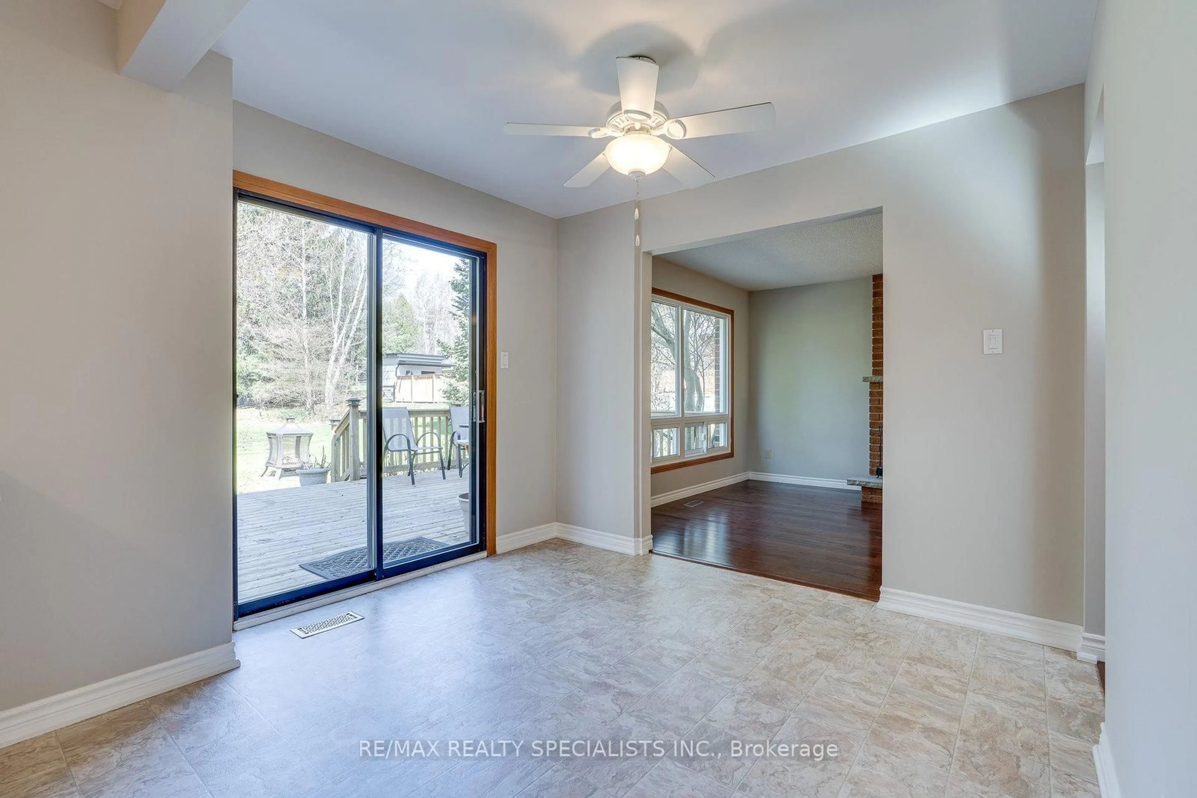Indoor entryway for 30 Marilyn St, Caledon Ontario L7C 1H2