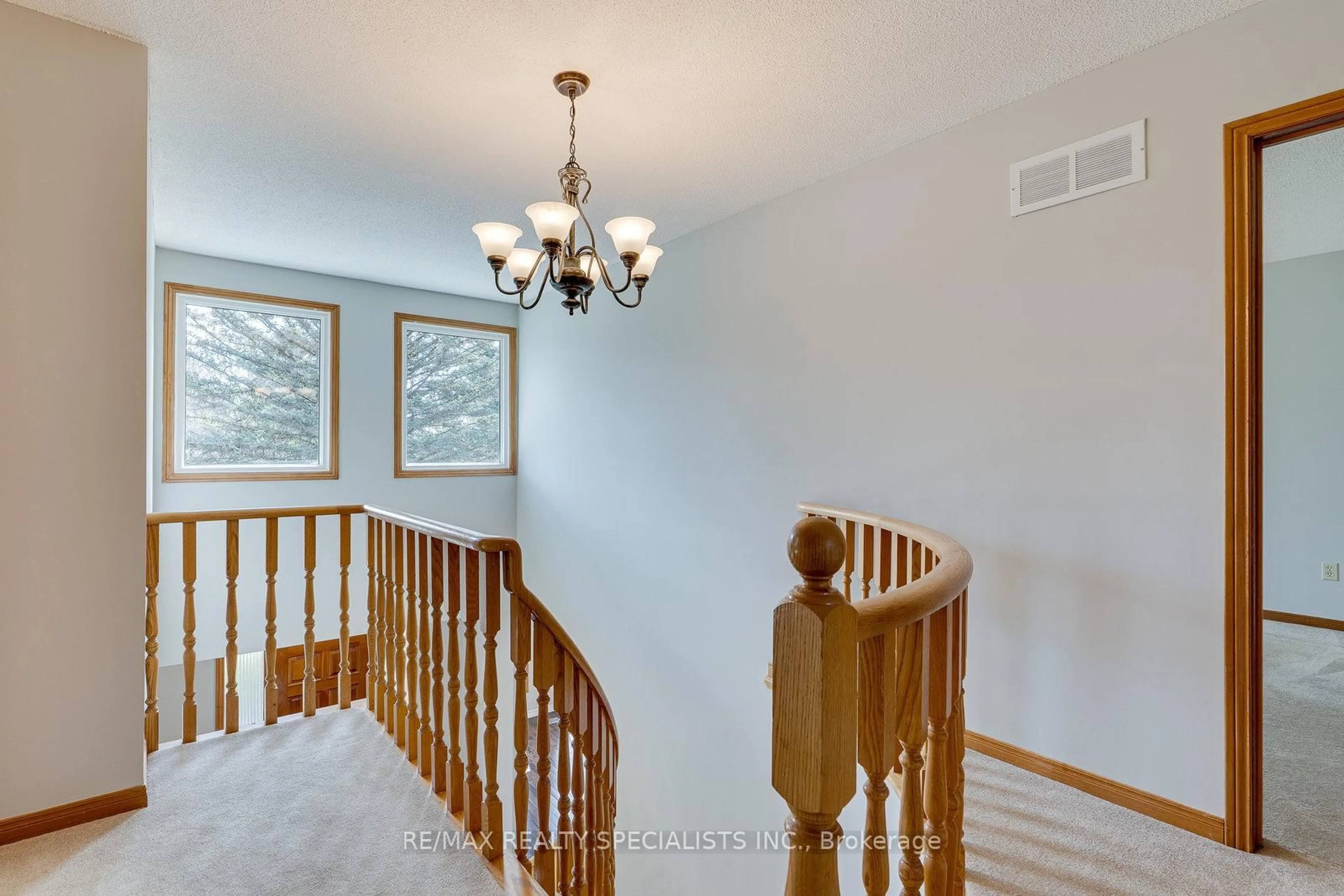 Indoor foyer for 30 Marilyn St, Caledon Ontario L7C 1H2
