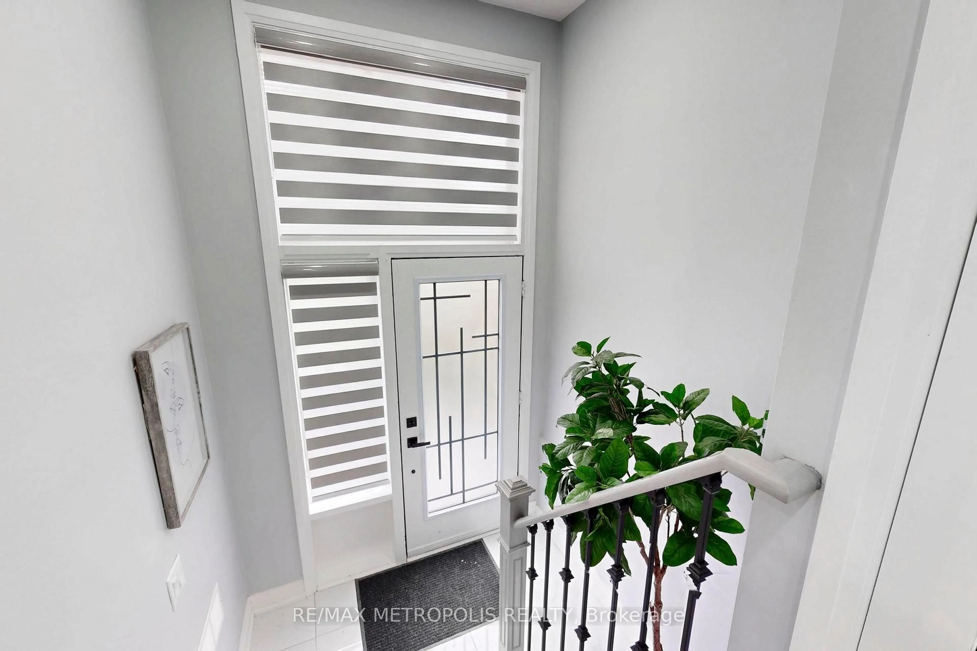 Indoor entryway for 61 ARLETA Ave, Toronto Ontario M3L 2E6