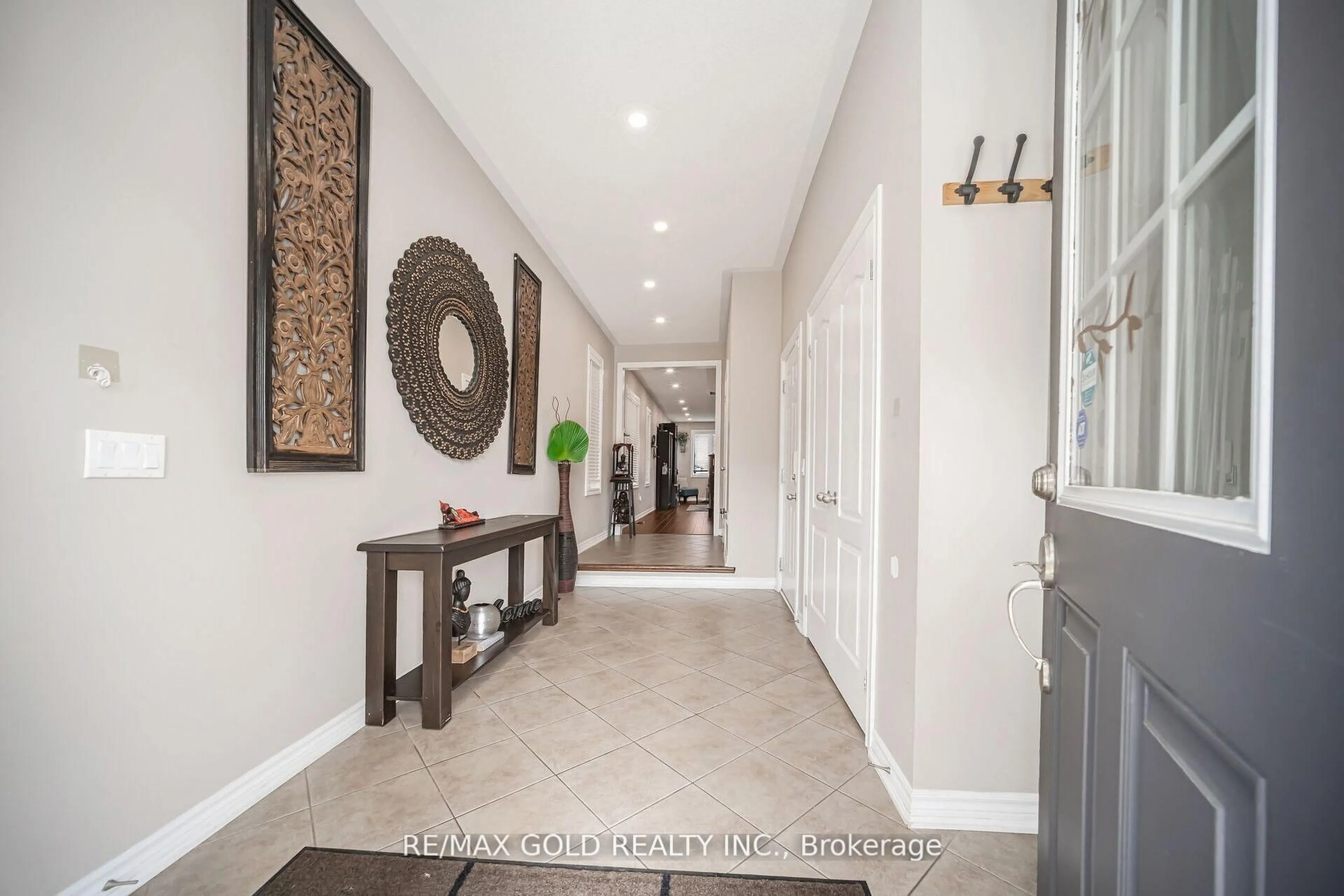 Indoor entryway for 30 Benadir Ave, Caledon Ontario L7C 3N2