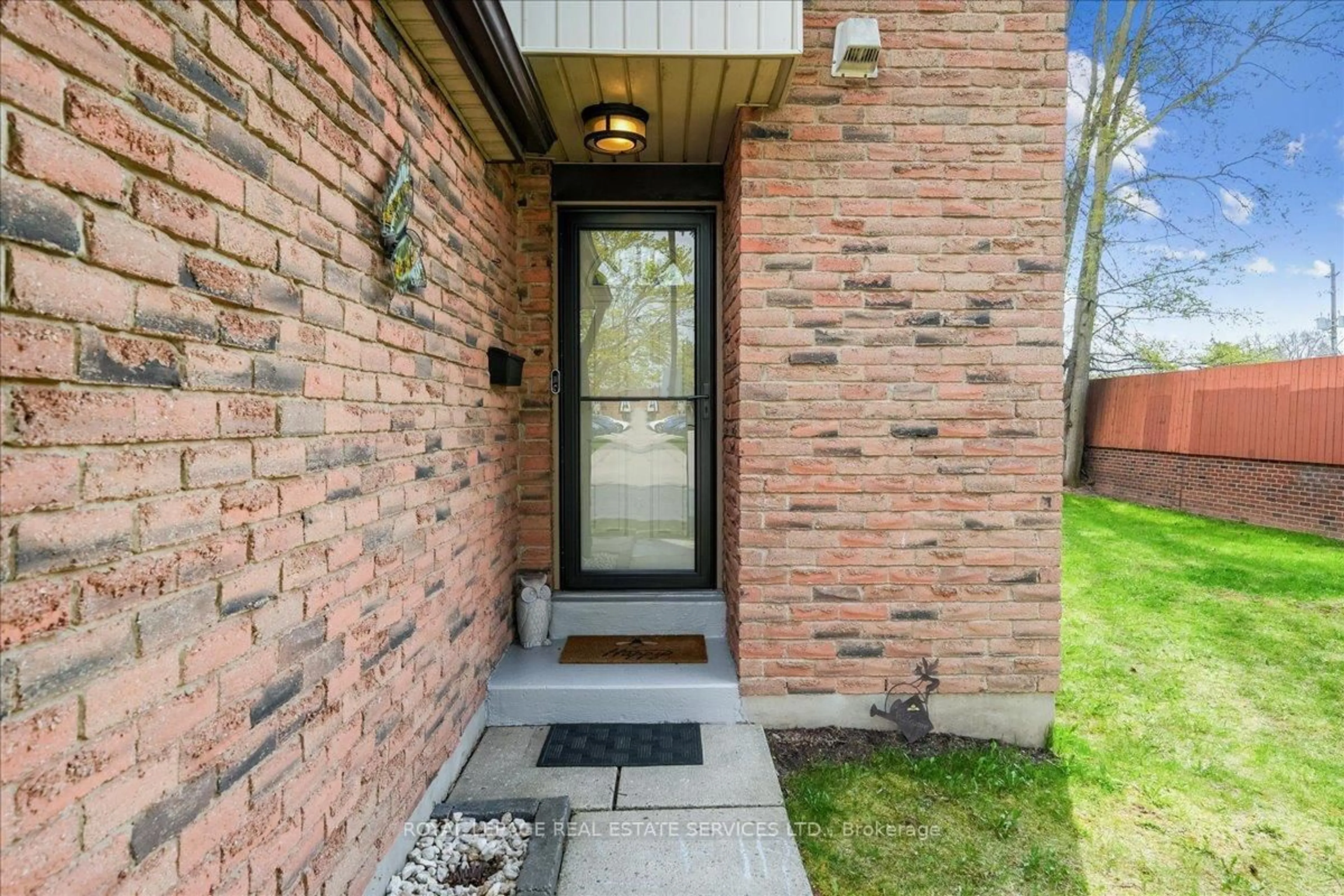 Home with brick exterior material, street for 660 Oxford Rd #1, Burlington Ontario L7N 3M1