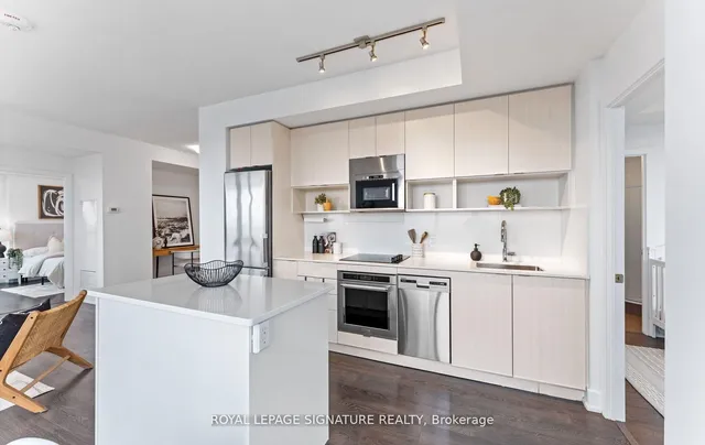 Additional property image - 7 Mabelle Ave Unit 4008