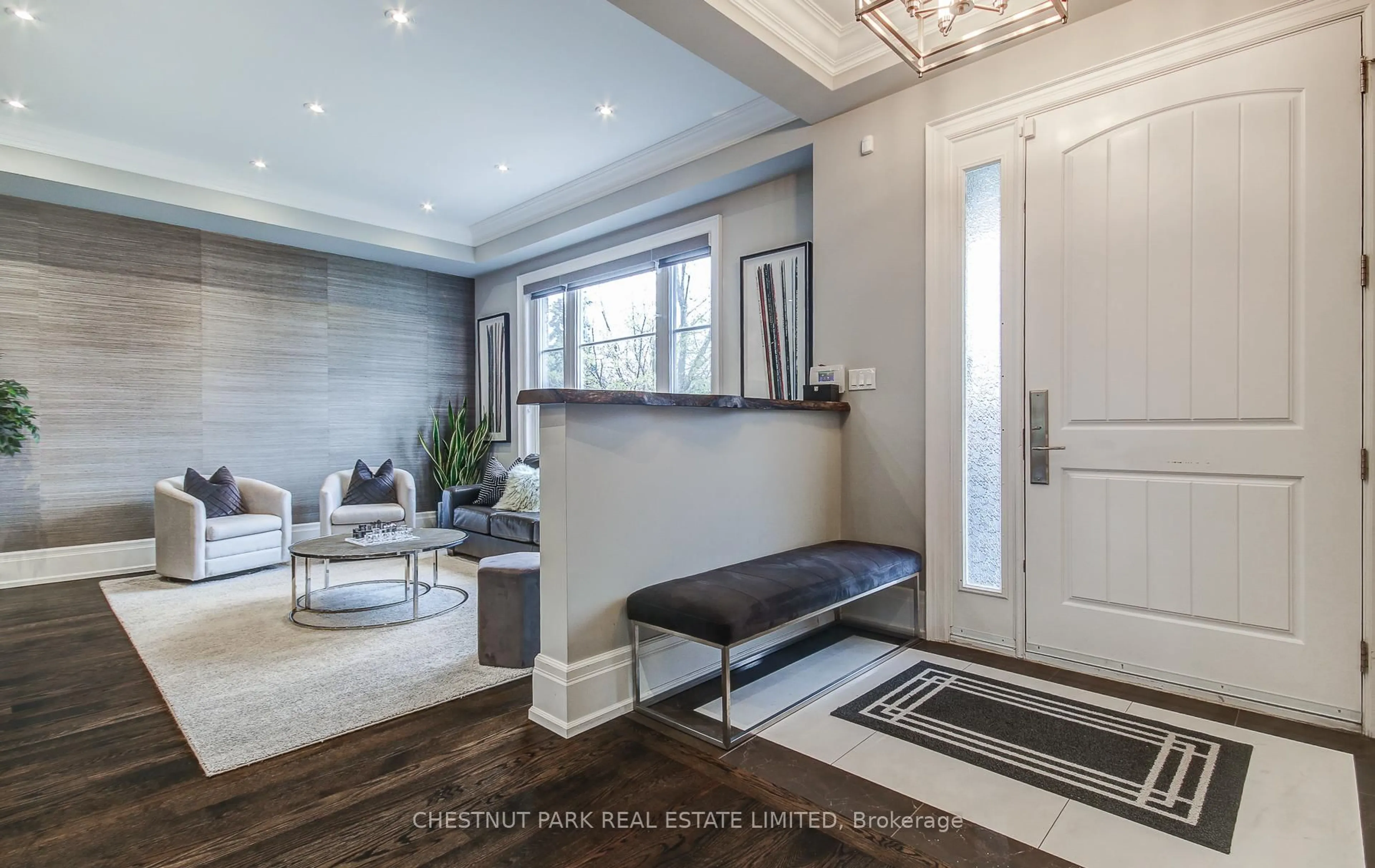 Indoor entryway for 22 Lesmar Dr, Toronto Ontario M9B 2V1