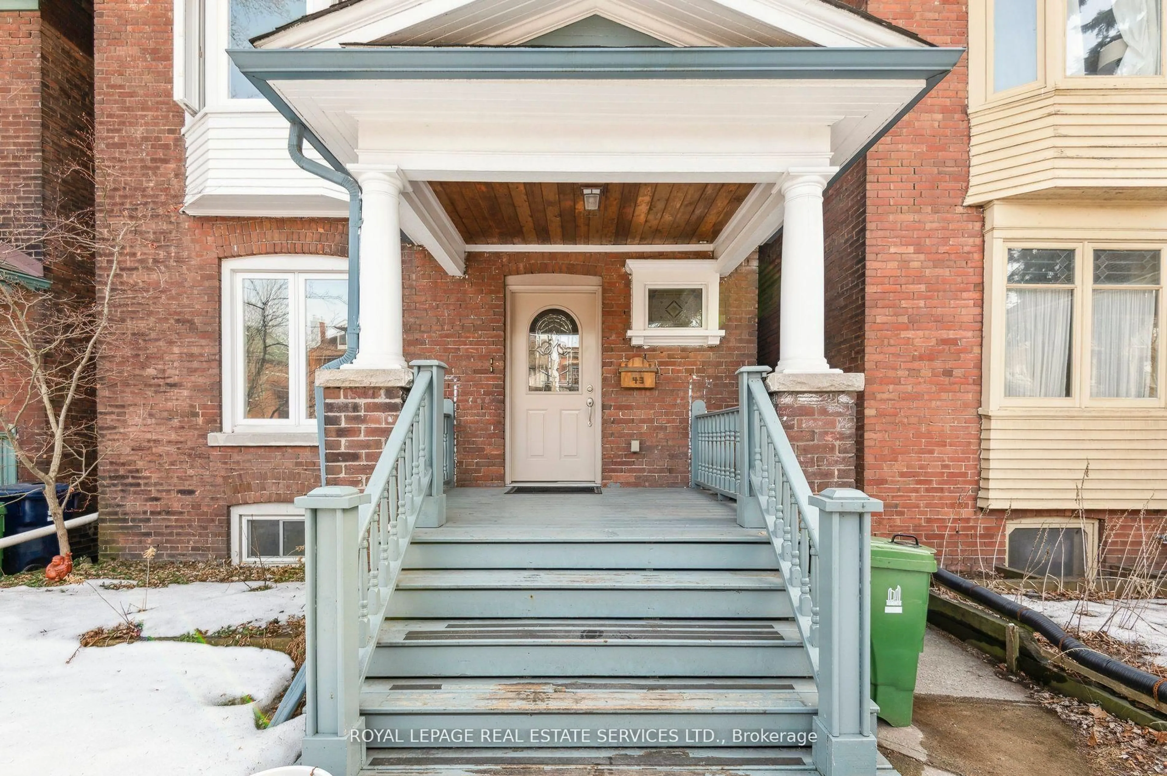 Indoor entryway for 43 Glenlake Ave, Toronto Ontario M6P 1E2