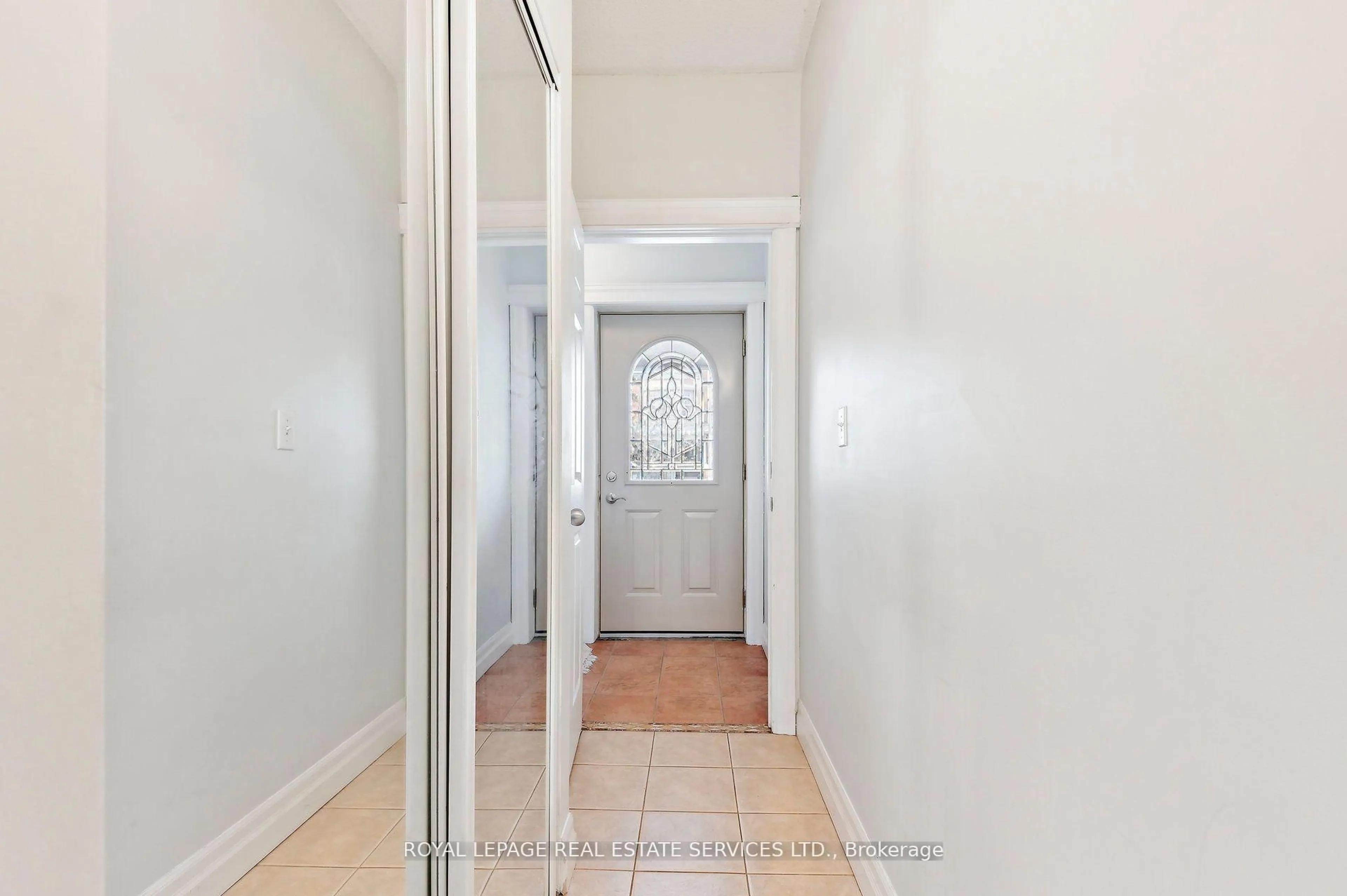 Indoor entryway for 43 Glenlake Ave, Toronto Ontario M6P 1E2