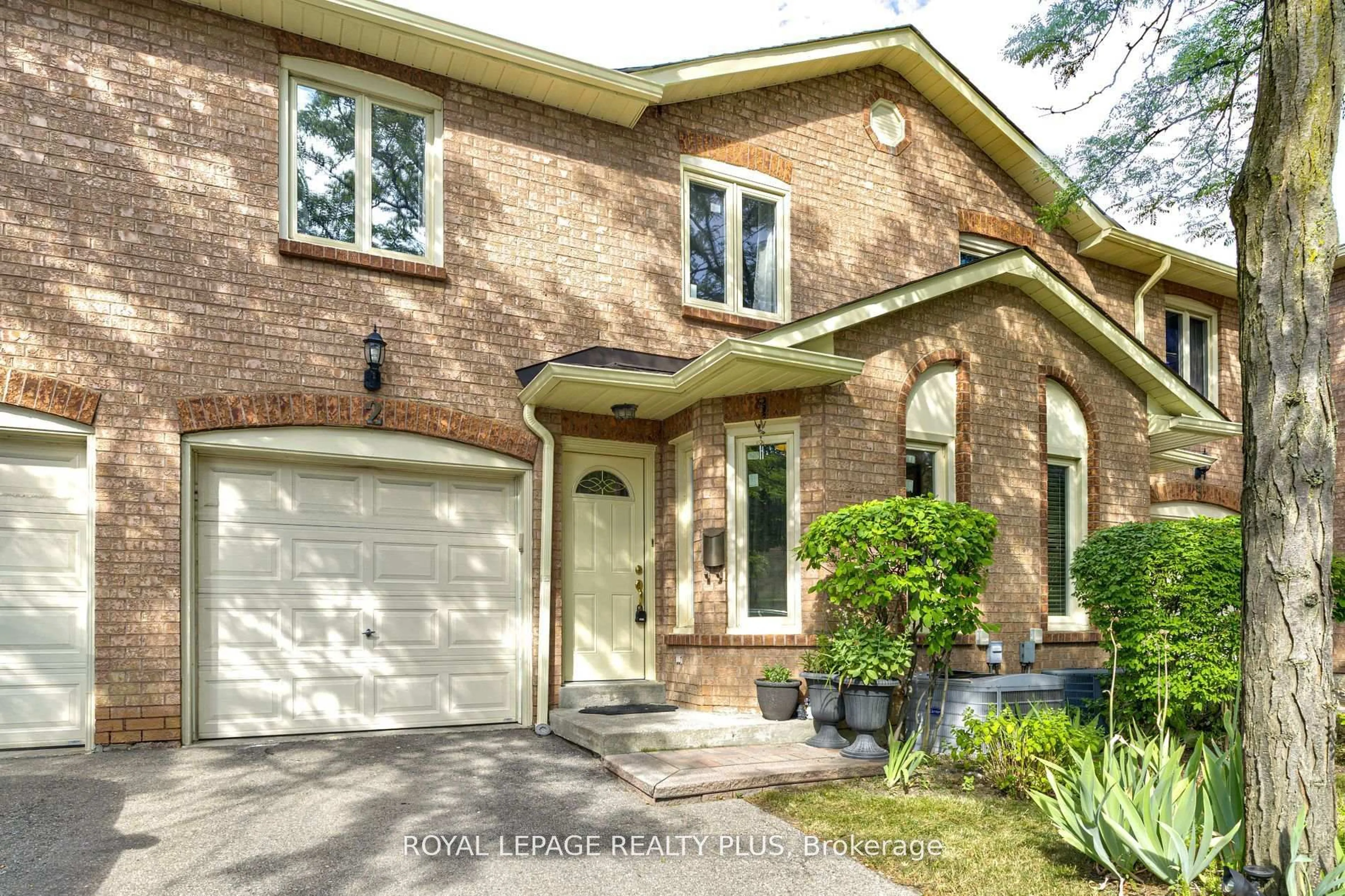 Home with brick exterior material, street for 5020 Delaware Dr #2, Mississauga Ontario L4X 3C5
