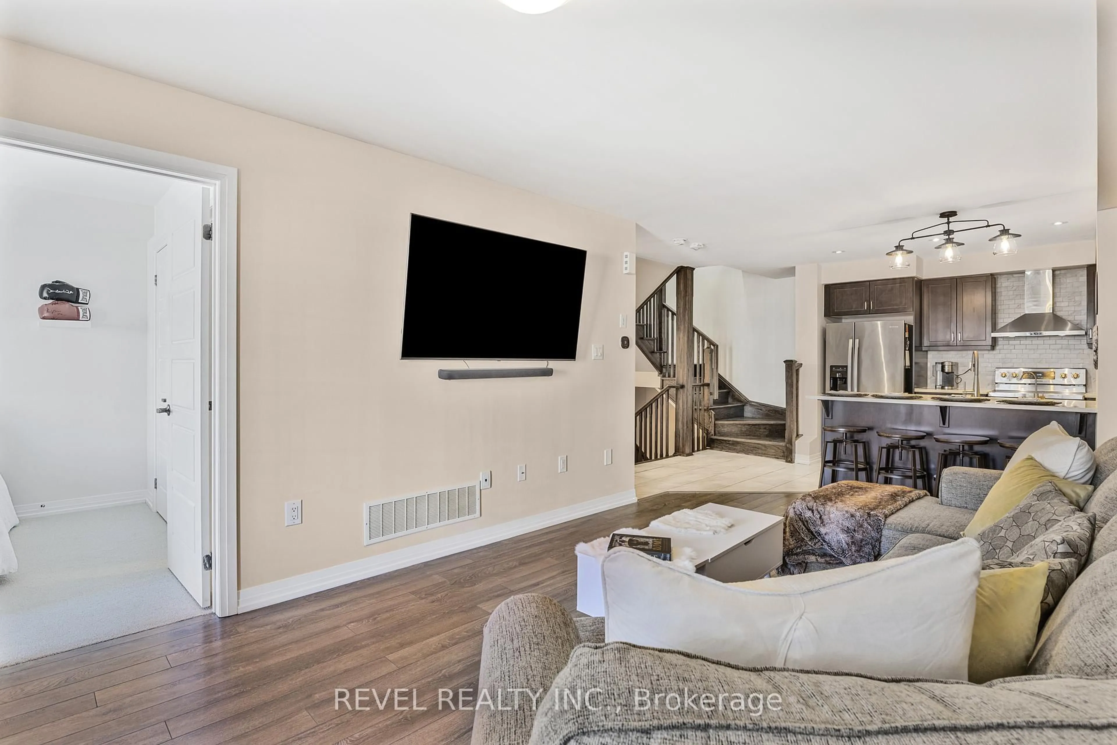 Unknown for 504 Buckeye Crt, Milton Ontario L9T 7E7