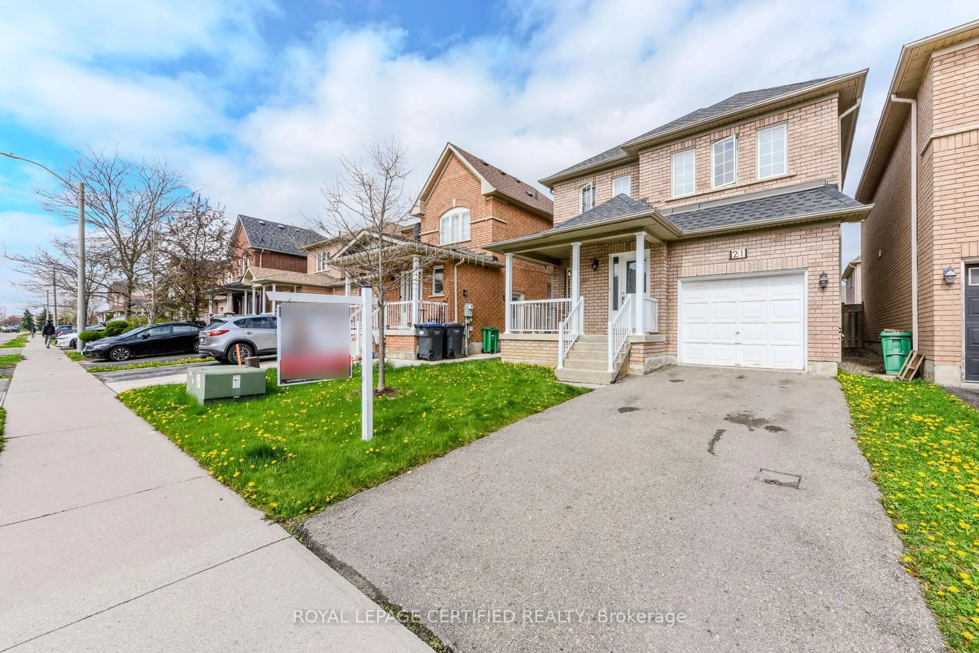 A pic from outside/outdoor area/front of a property/back of a property/a pic from drone, street for 21 Pauline Cres, Brampton Ontario L7A 2V4