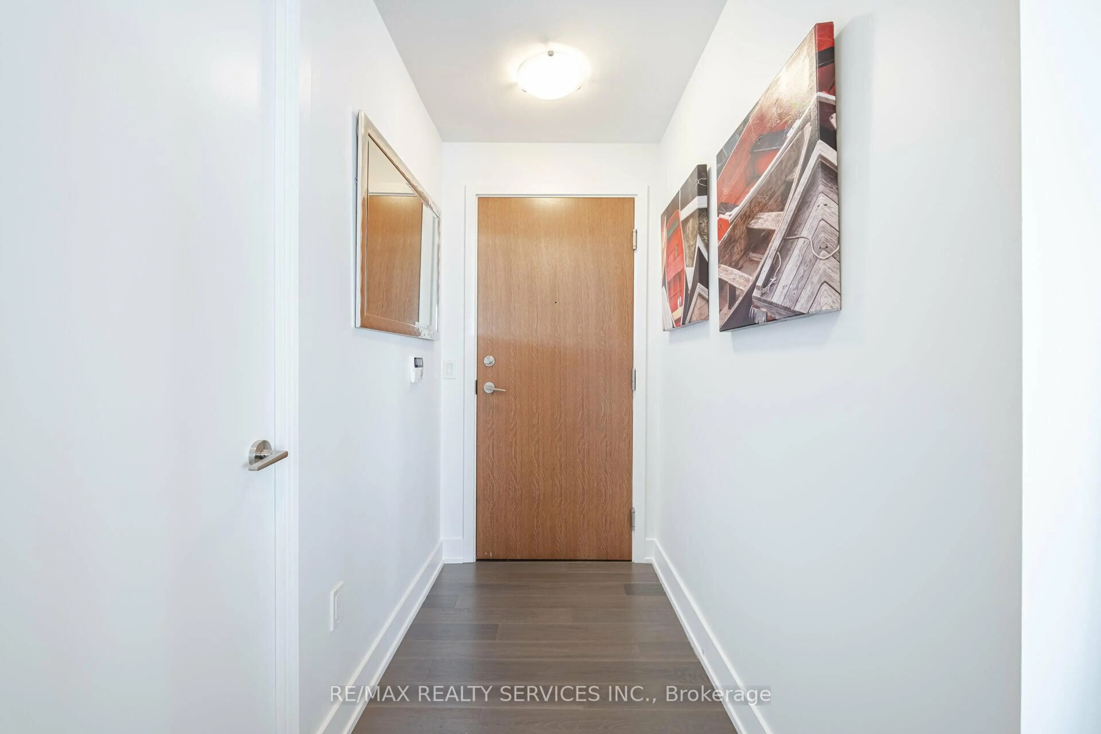 Indoor entryway for 30 Shore Breeze Dr #1316, Toronto Ontario M8V 0J1