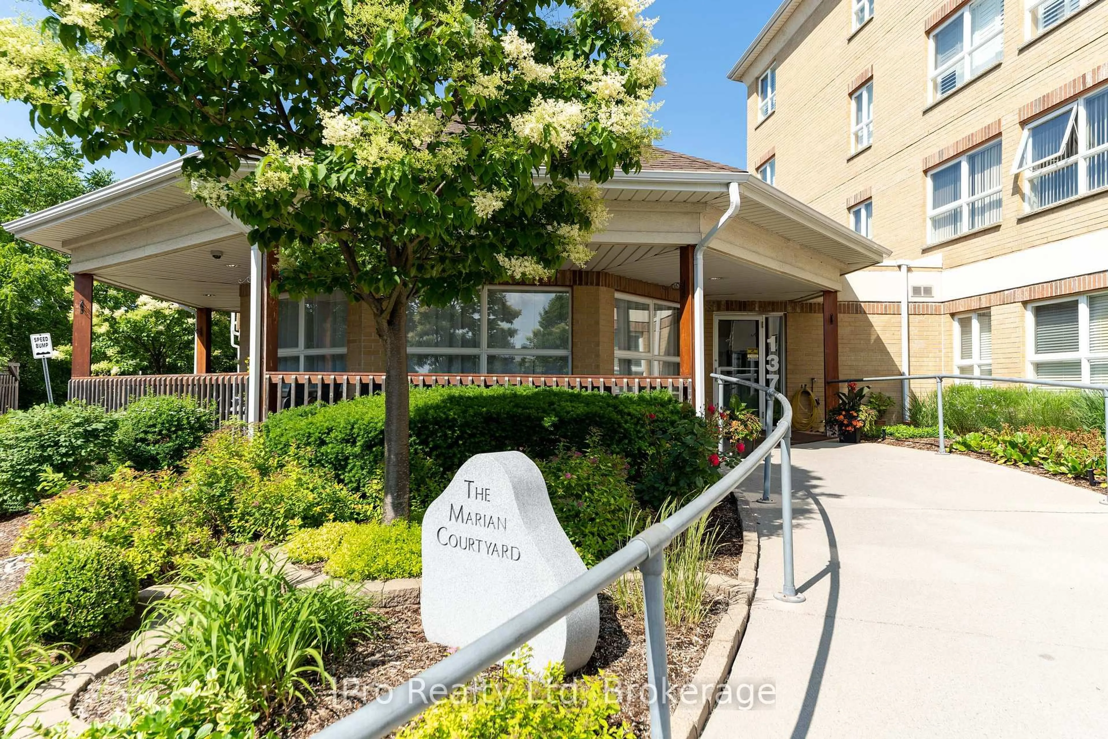 Patio, street for 137 Martin St #403, Milton Ontario L9T 5H4