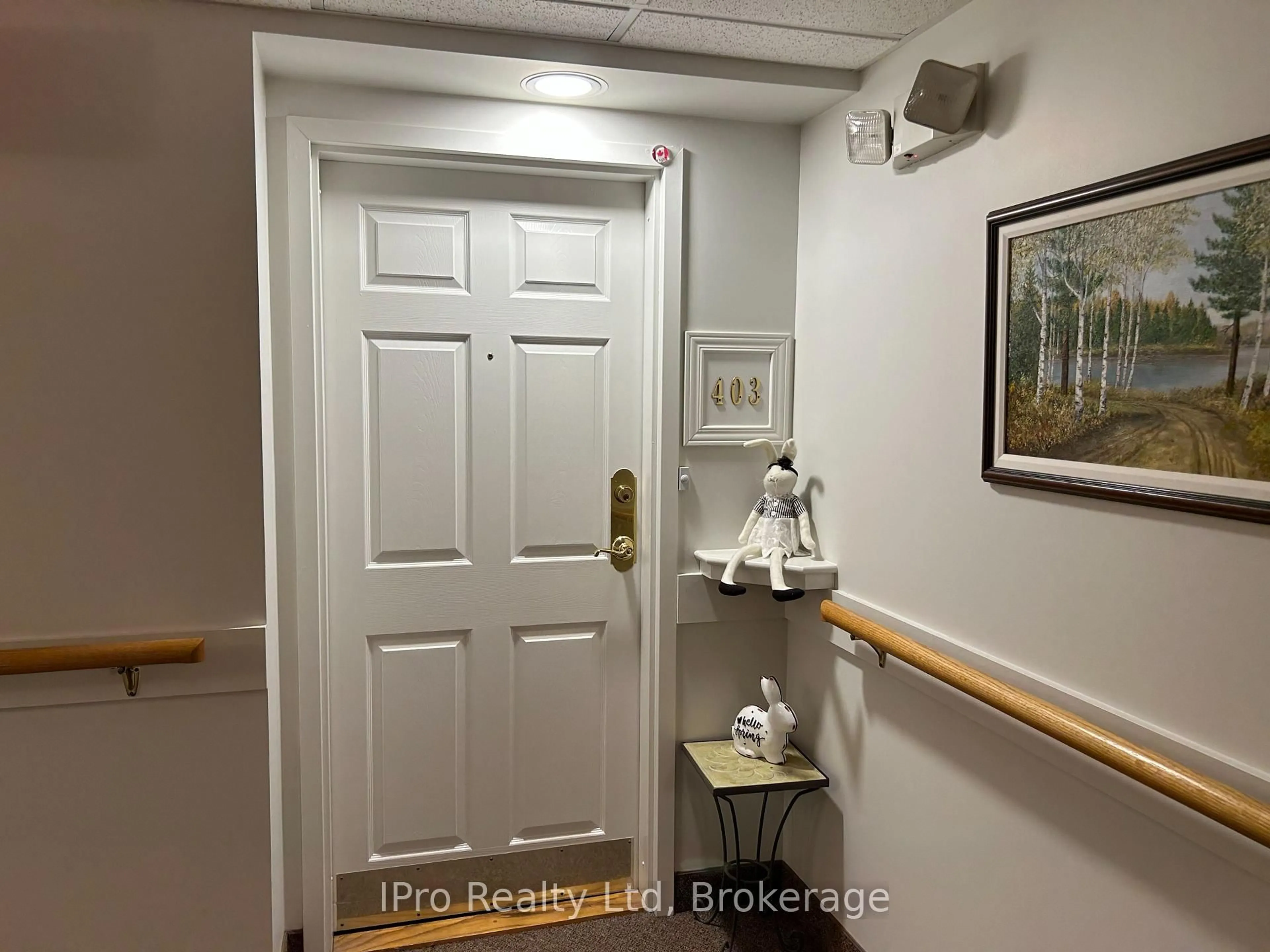 Indoor entryway for 137 Martin St #403, Milton Ontario L9T 5H4