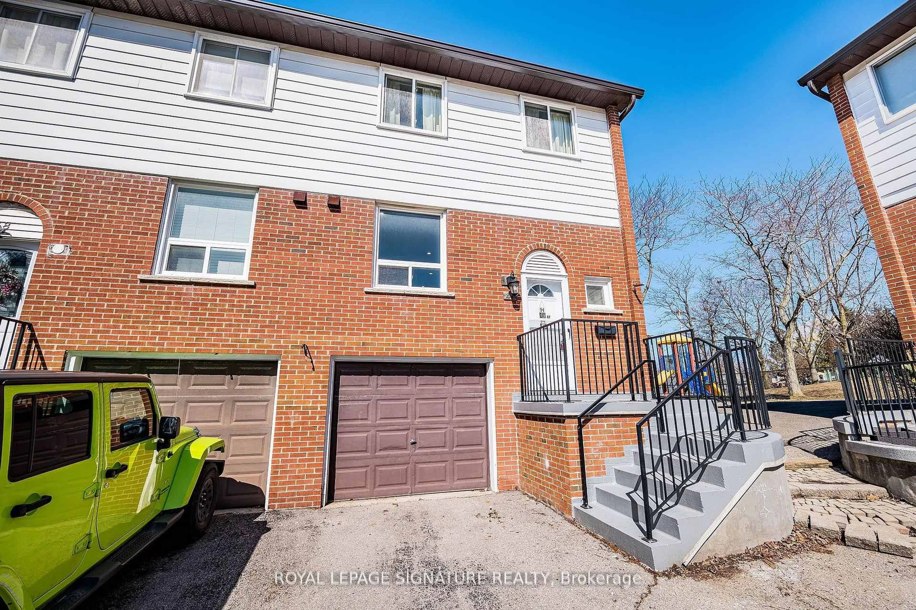 A pic from outside/outdoor area/front of a property/back of a property/a pic from drone, street for 2445 Homelands Ave #47, Mississauga Ontario L5K 2C6