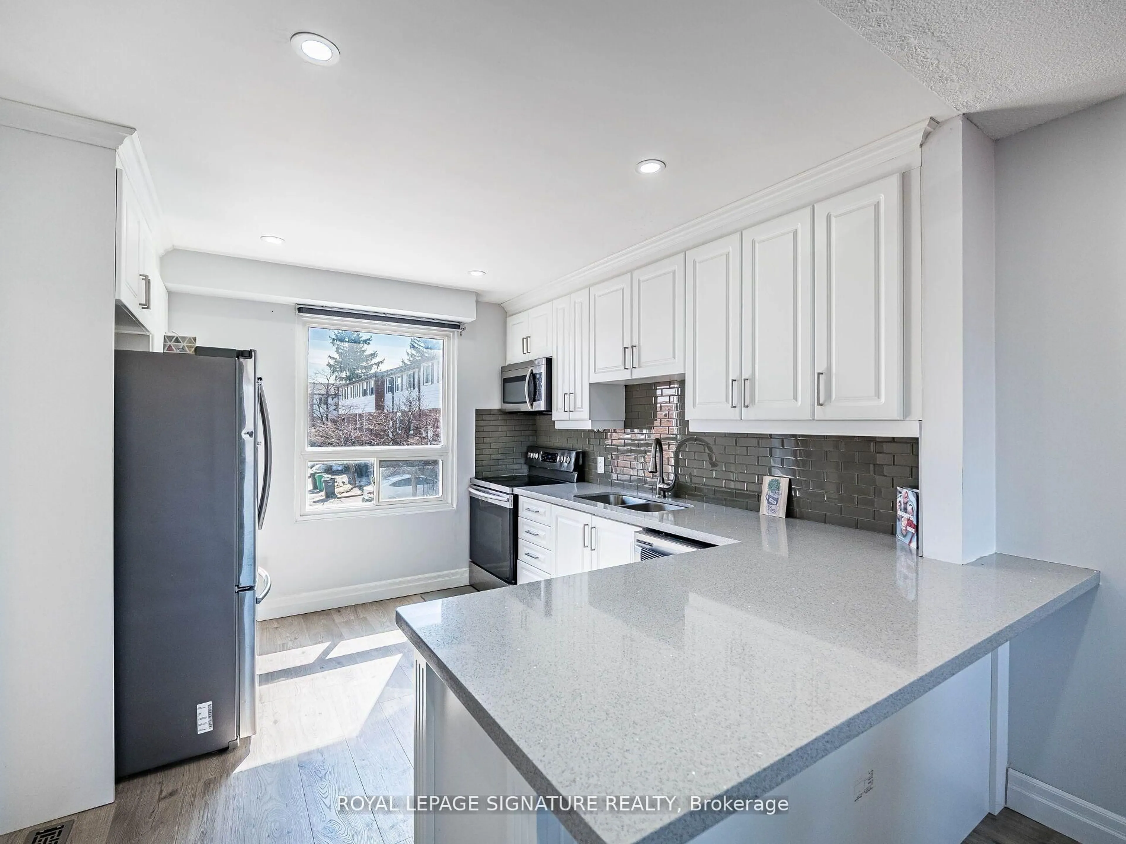 Open concept kitchen, ceramic/tile floor for 2445 Homelands Ave #47, Mississauga Ontario L5K 2C6