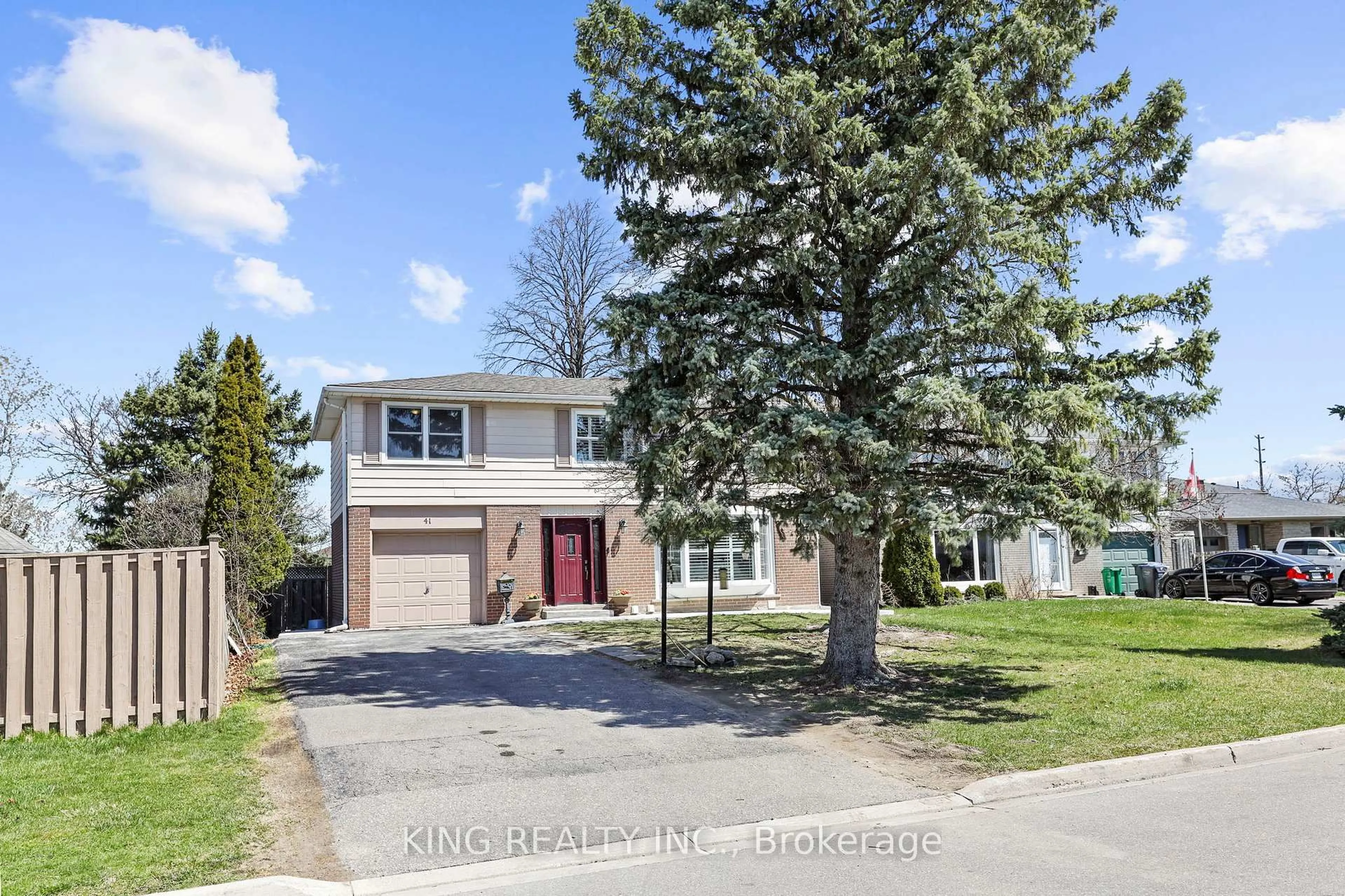 A pic from outside/outdoor area/front of a property/back of a property/a pic from drone, street for 41 Caldwell Cres, Brampton Ontario L6W 1A2