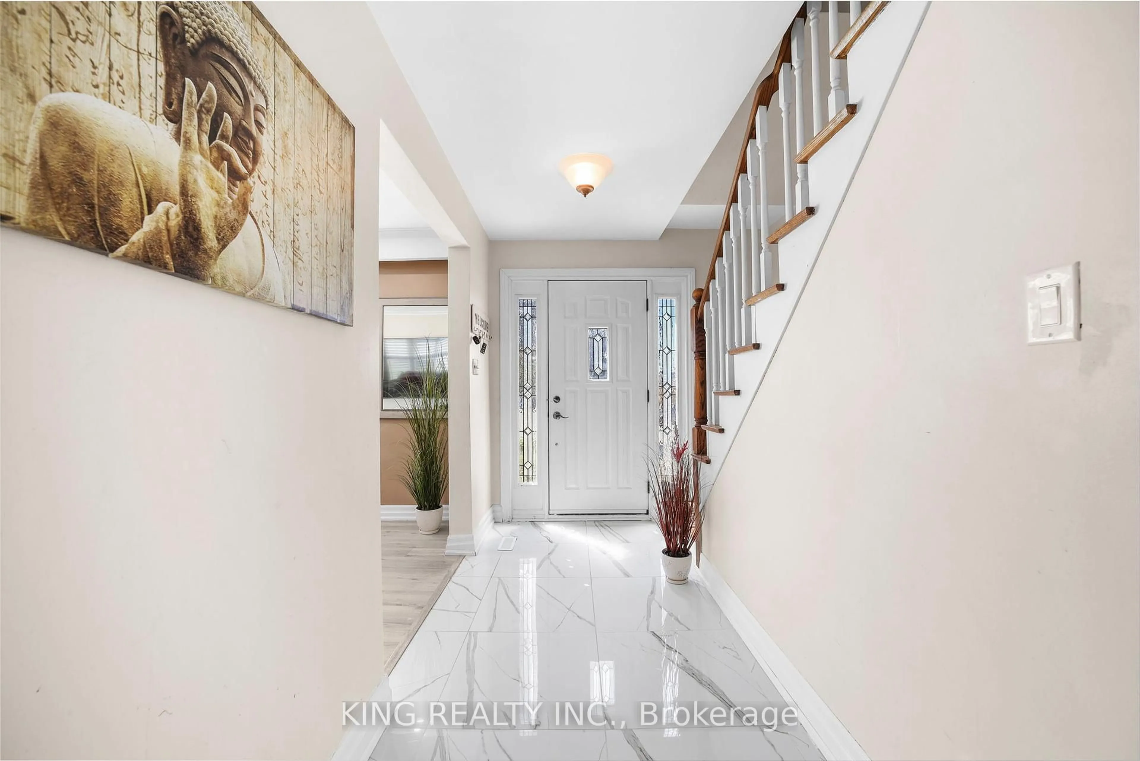 Indoor entryway for 41 Caldwell Cres, Brampton Ontario L6W 1A2