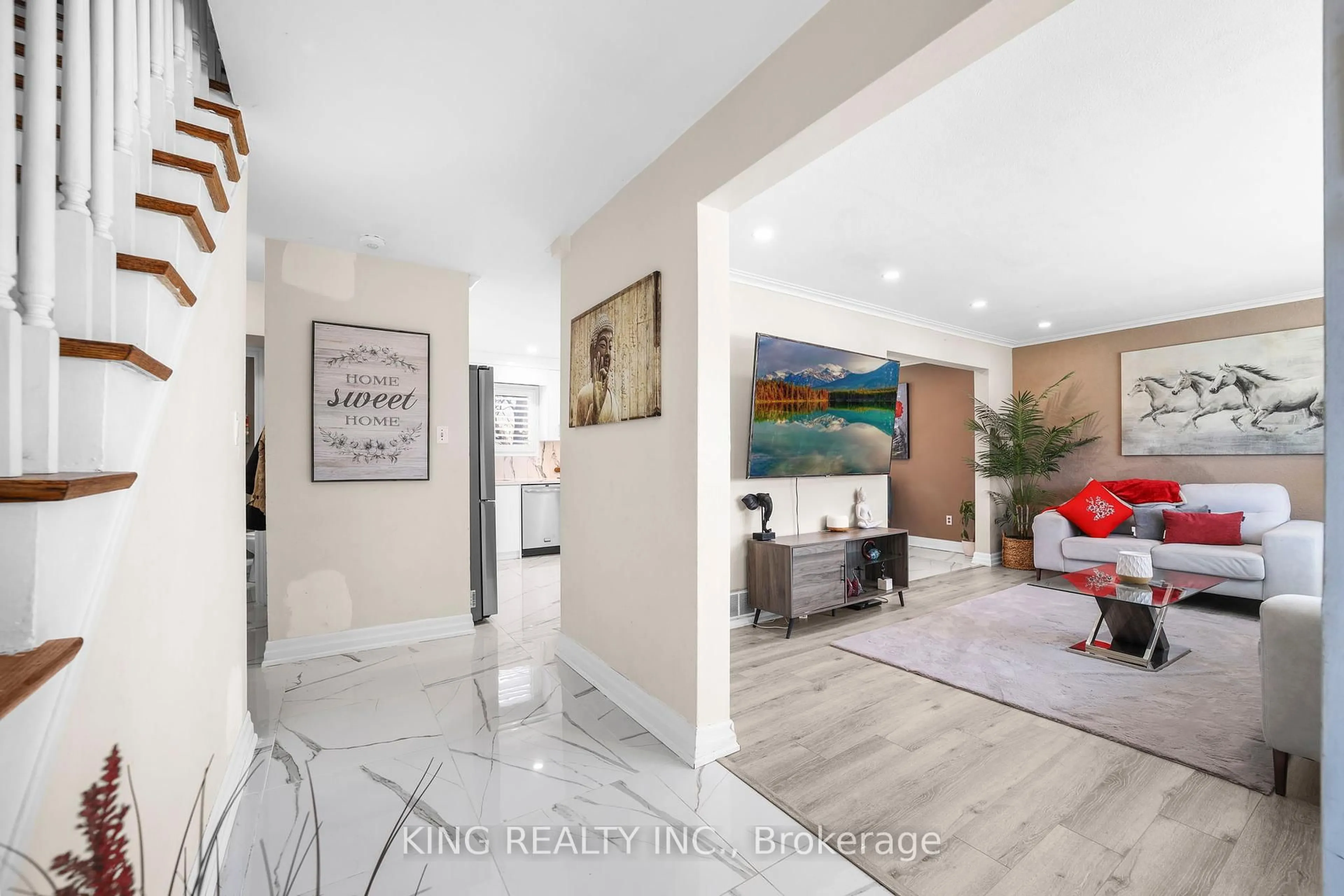Indoor entryway for 41 Caldwell Cres, Brampton Ontario L6W 1A2