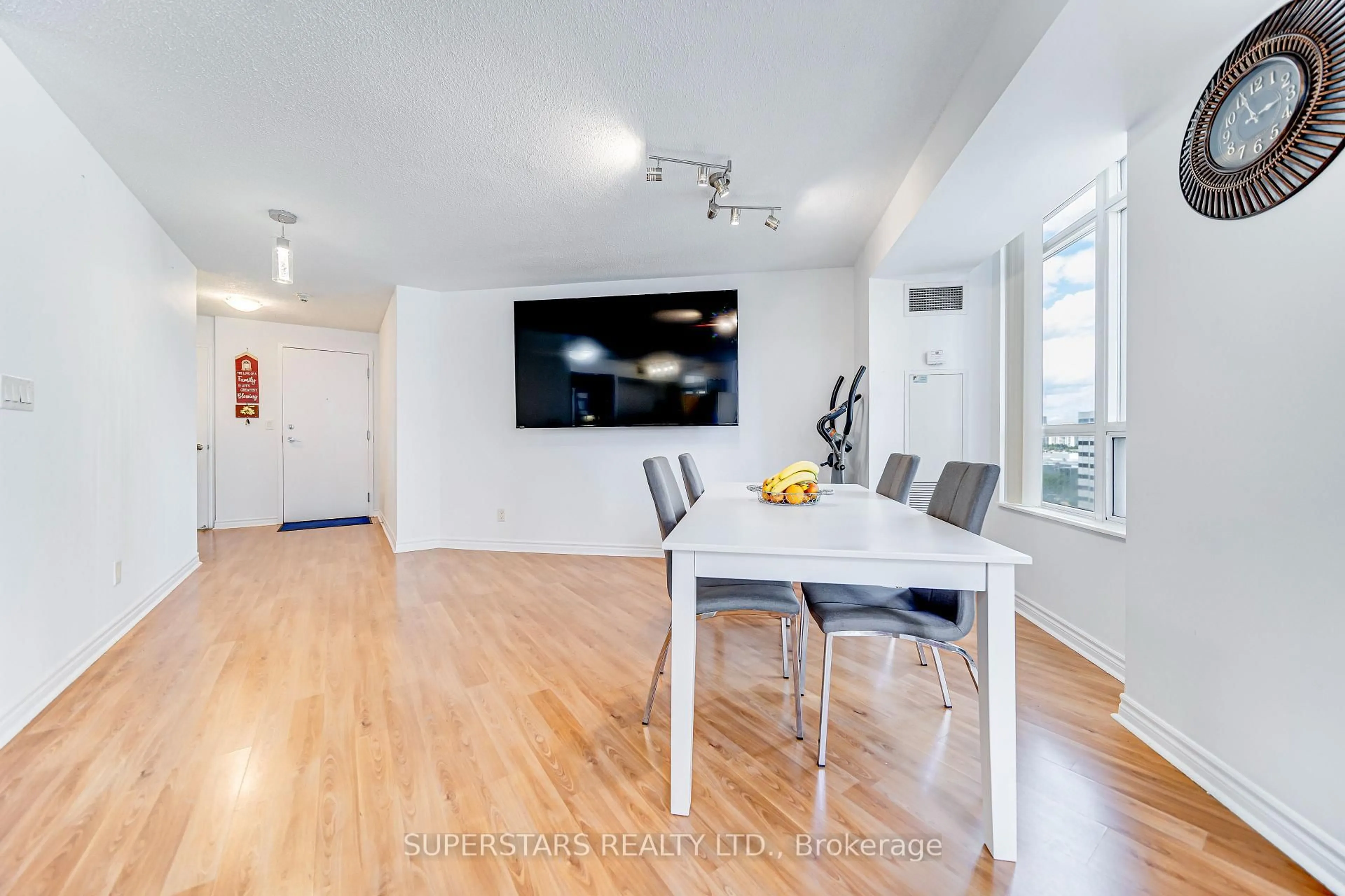 Unknown for 3888 Duke Of York Blvd #1225, Mississauga Ontario L5B 4P5