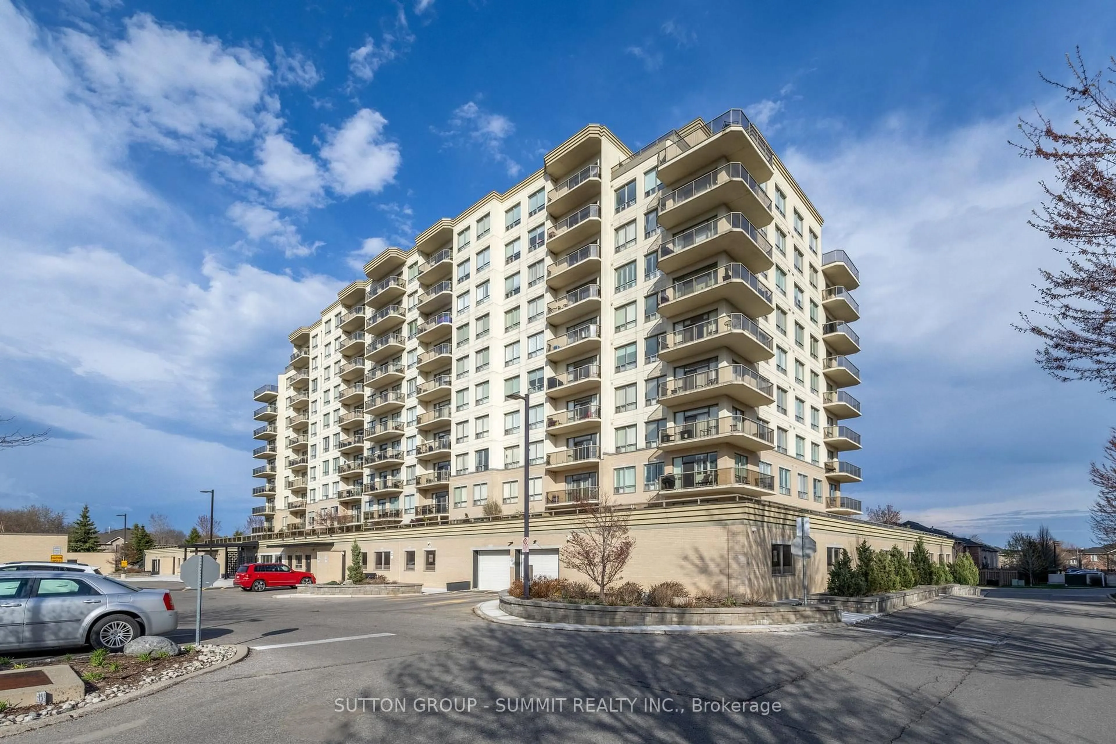 A pic from outside/outdoor area/front of a property/back of a property/a pic from drone, building for 1998 Ironstone Dr #301, Burlington Ontario L7L 7P7