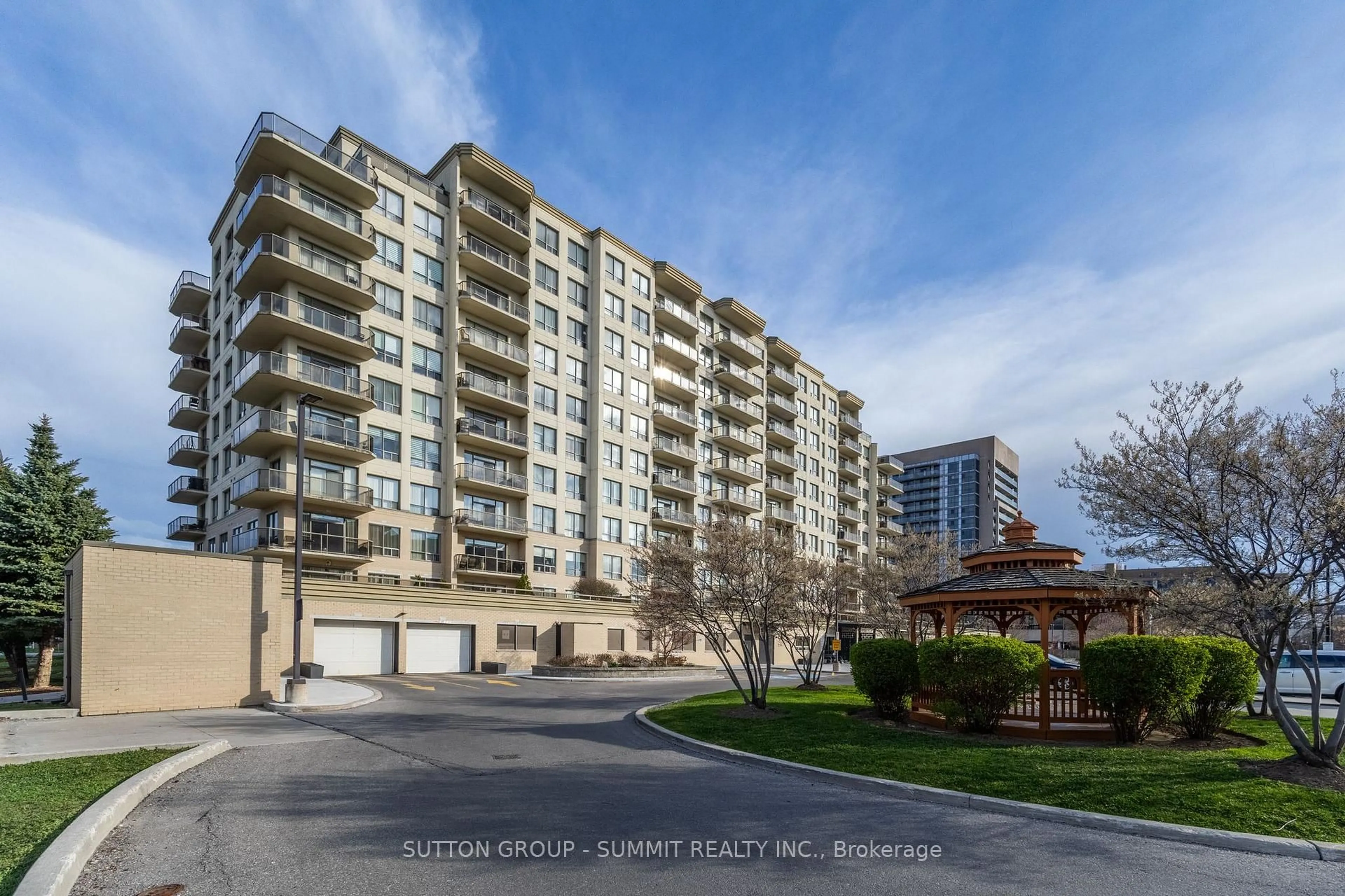 A pic from outside/outdoor area/front of a property/back of a property/a pic from drone, unknown for 1998 Ironstone Dr #301, Burlington Ontario L7L 7P7