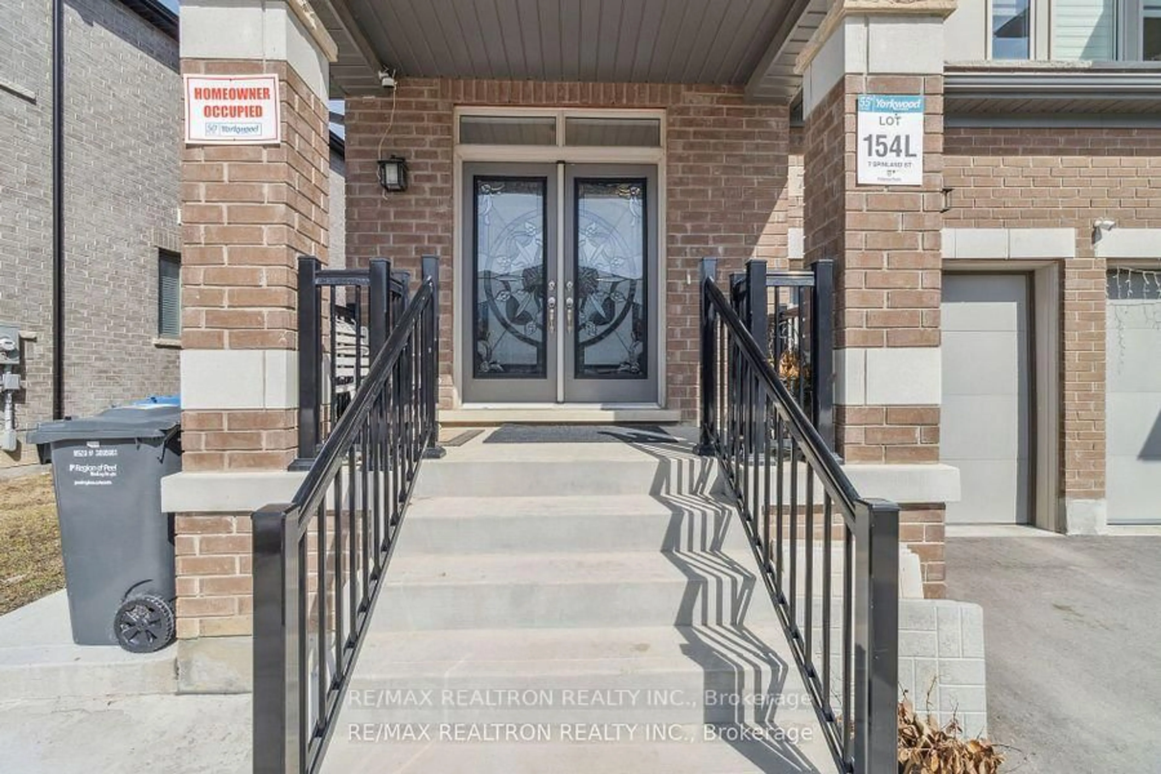 Indoor entryway for 7 Spinland St, Caledon Ontario L7C 4K3