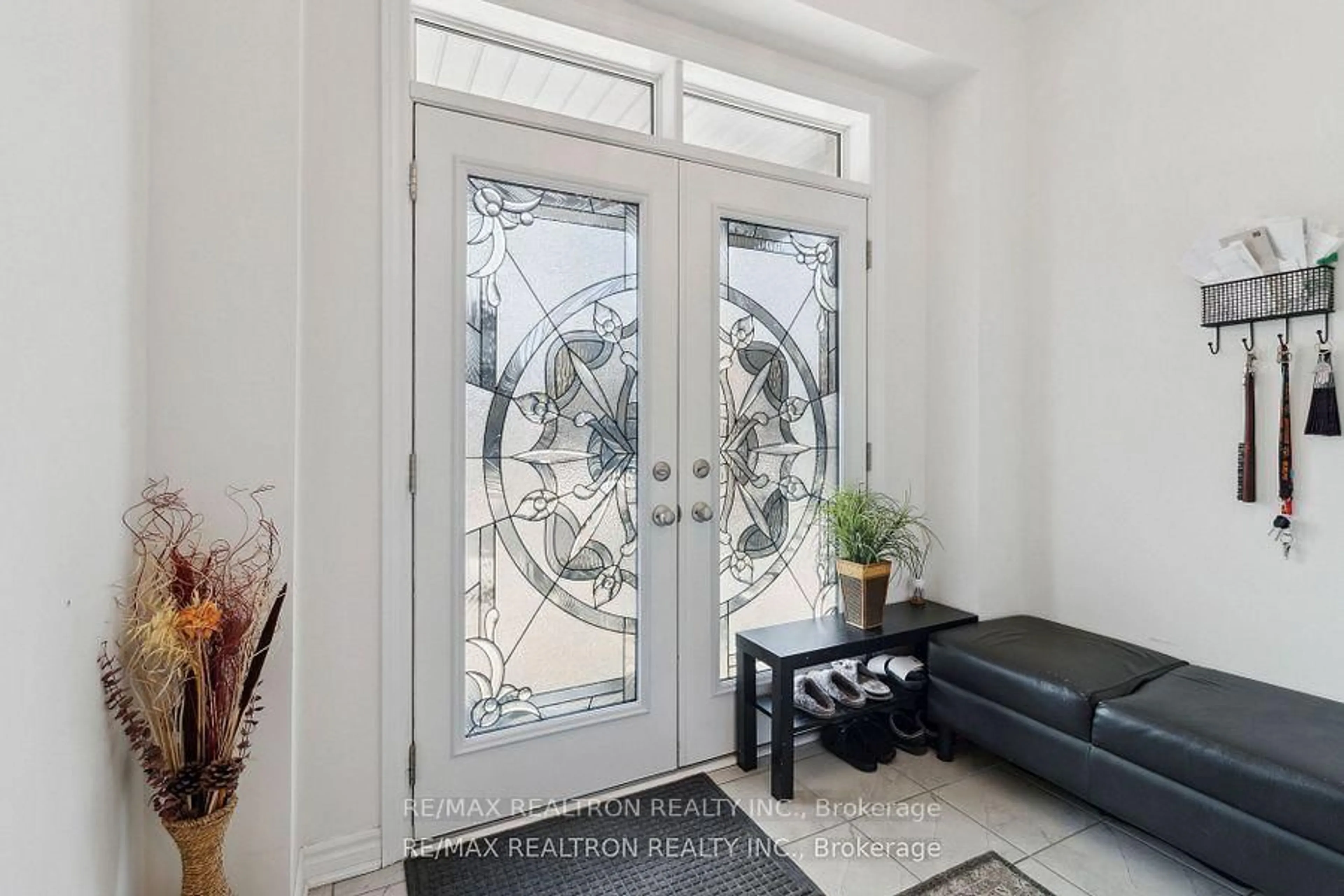 Indoor entryway for 7 Spinland St, Caledon Ontario L7C 4K3