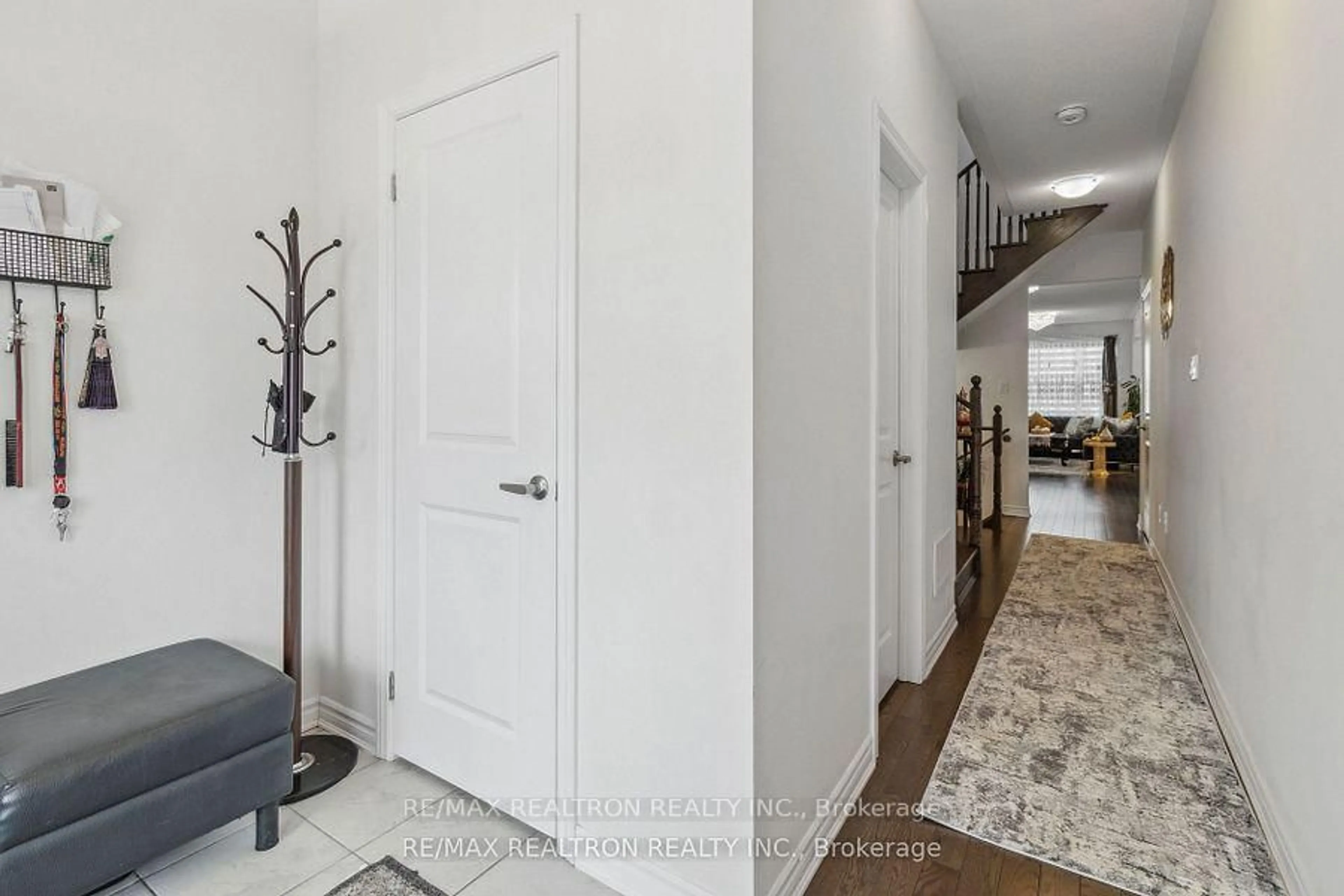 Indoor entryway for 7 Spinland St, Caledon Ontario L7C 4K3